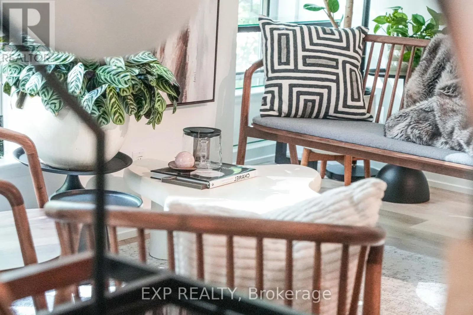 M10 - 350 WELLINGTON STREET W