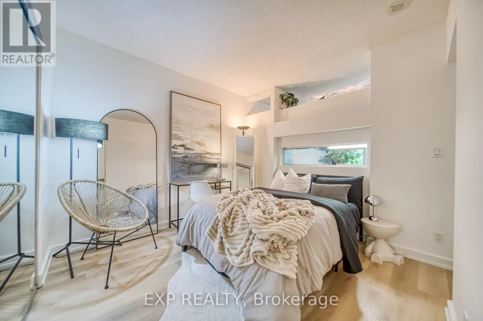 M10 - 350 WELLINGTON STREET W