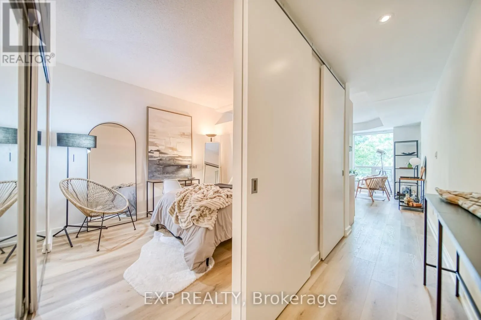M10 - 350 WELLINGTON STREET W
