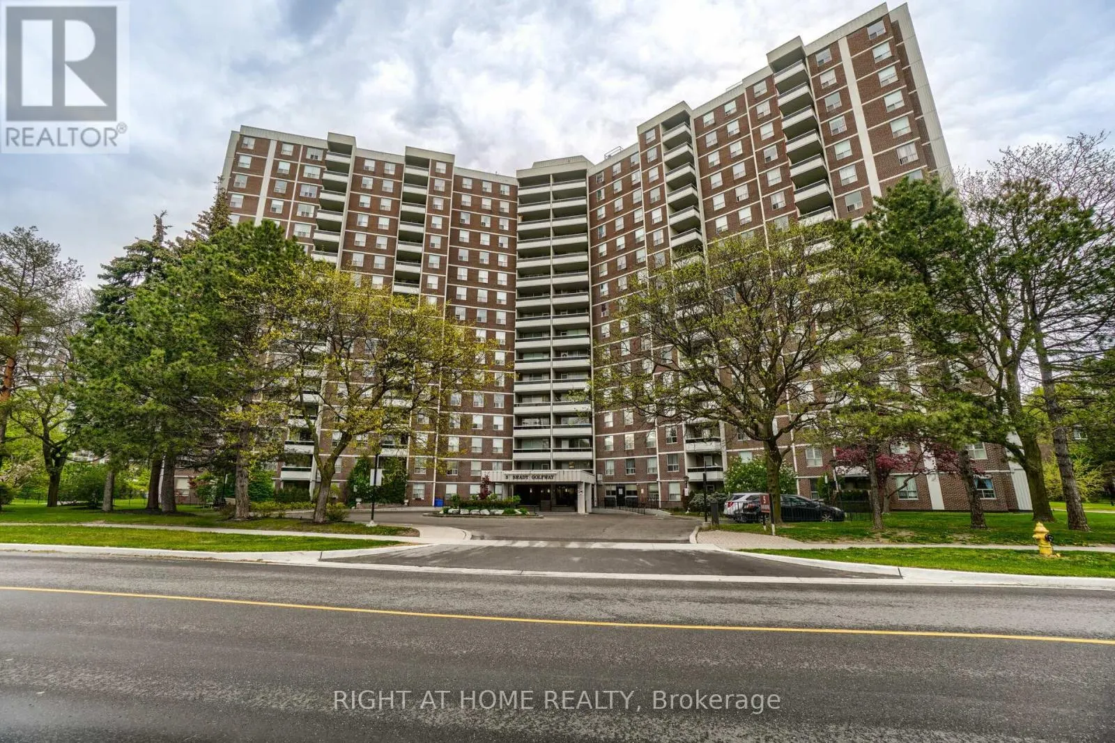 1607 - 5 SHADY GOLFWAY