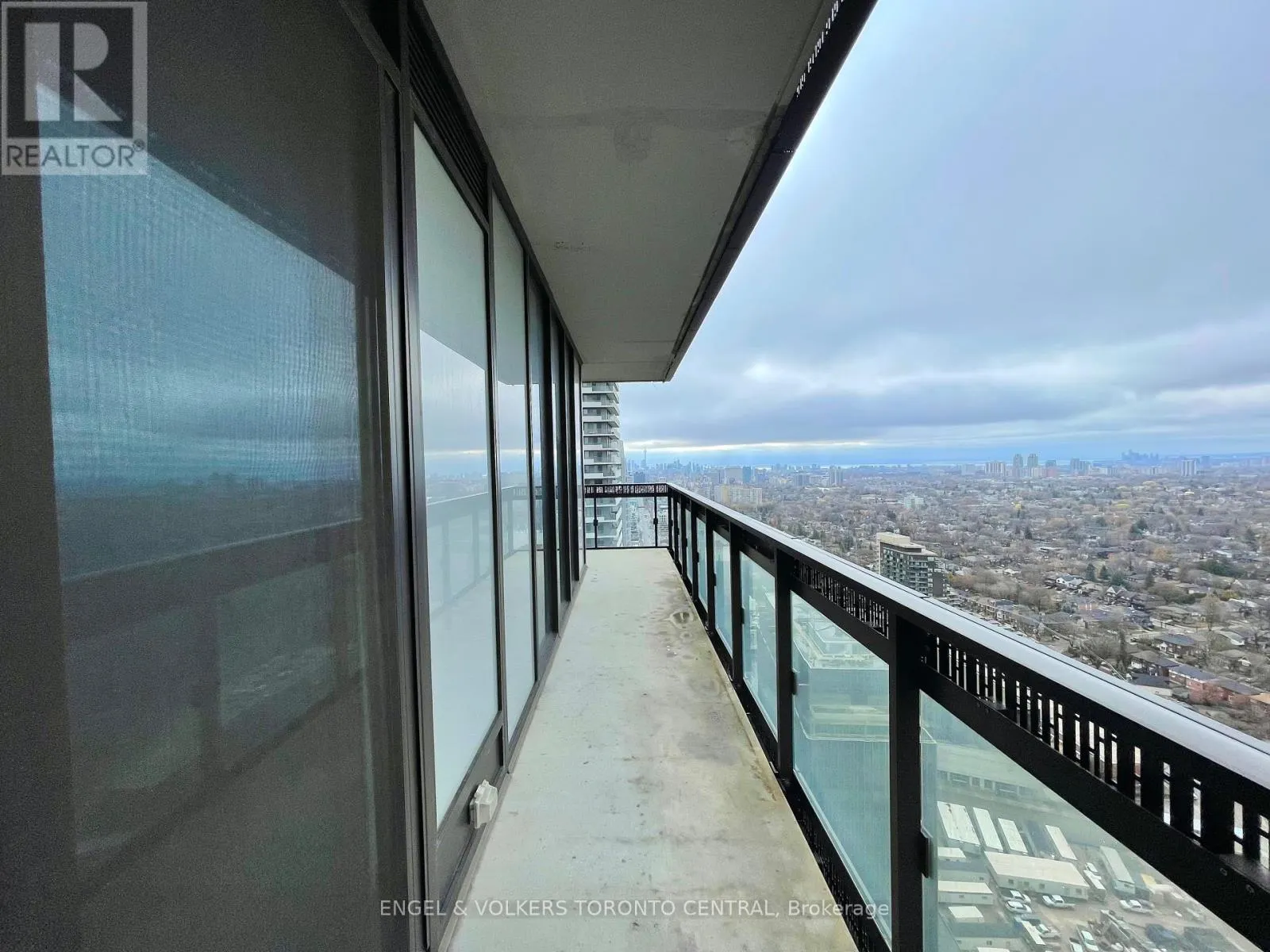 3002 - 8 EGLINTON AVENUE E