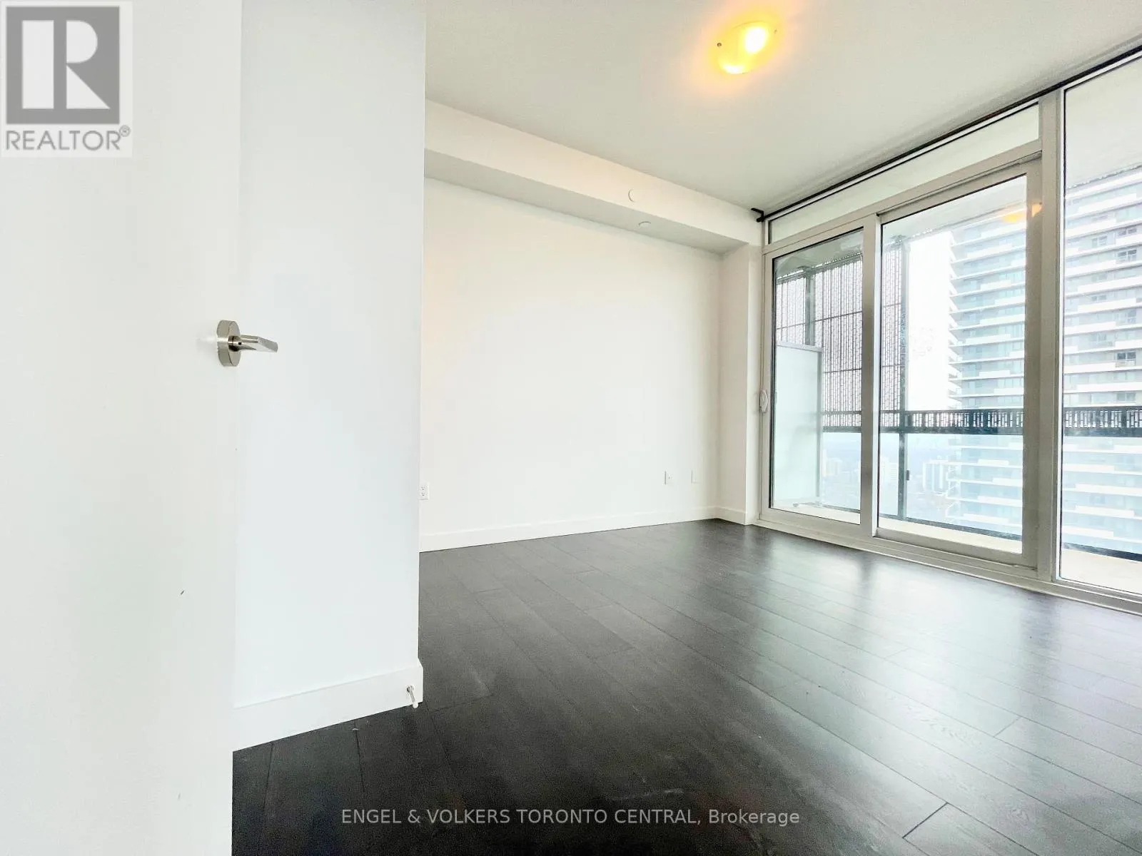 3002 - 8 EGLINTON AVENUE E