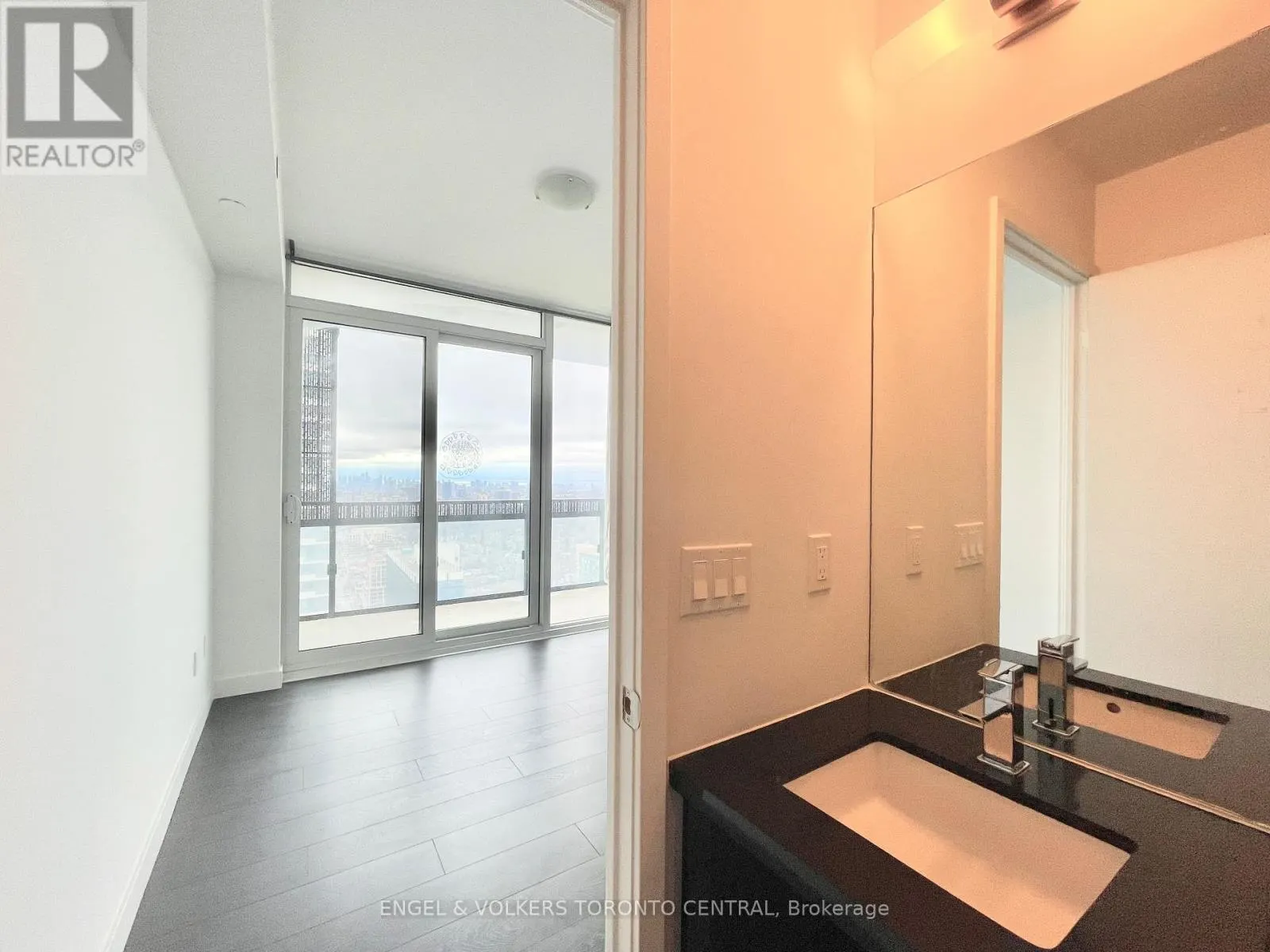 3002 - 8 EGLINTON AVENUE E