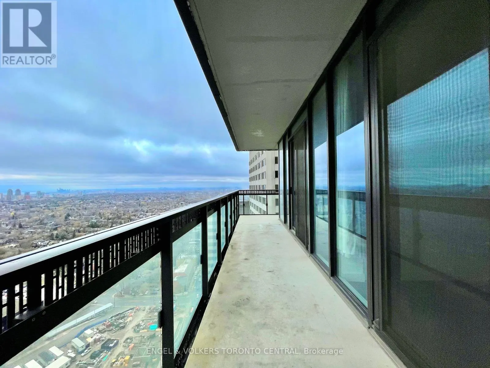 3002 - 8 EGLINTON AVENUE E