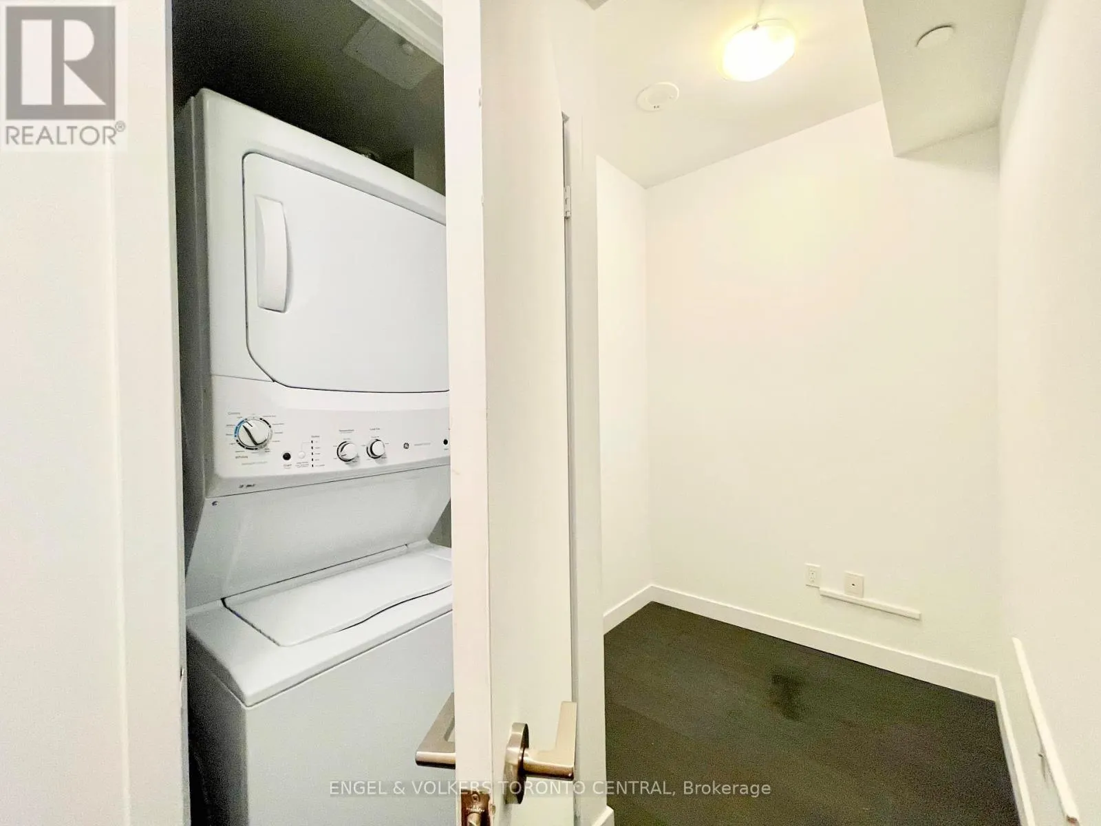 3002 - 8 EGLINTON AVENUE E