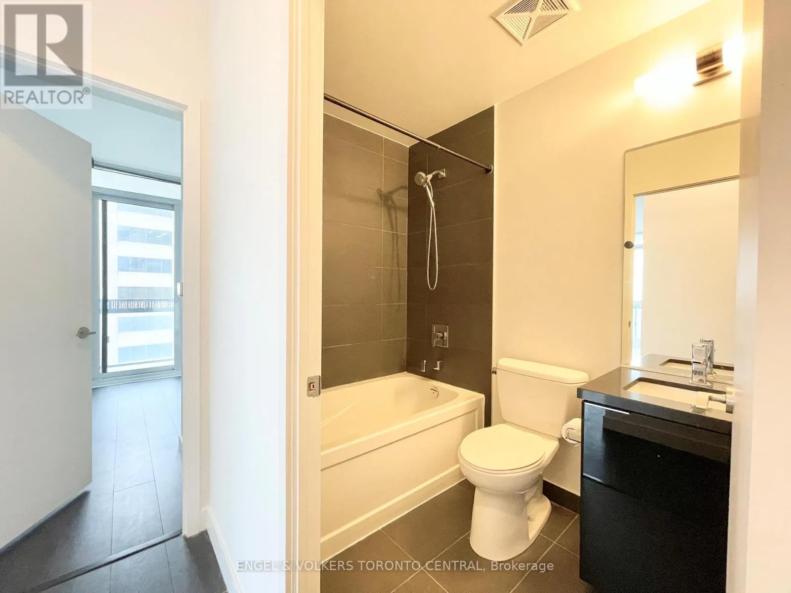 3002 - 8 EGLINTON AVENUE E