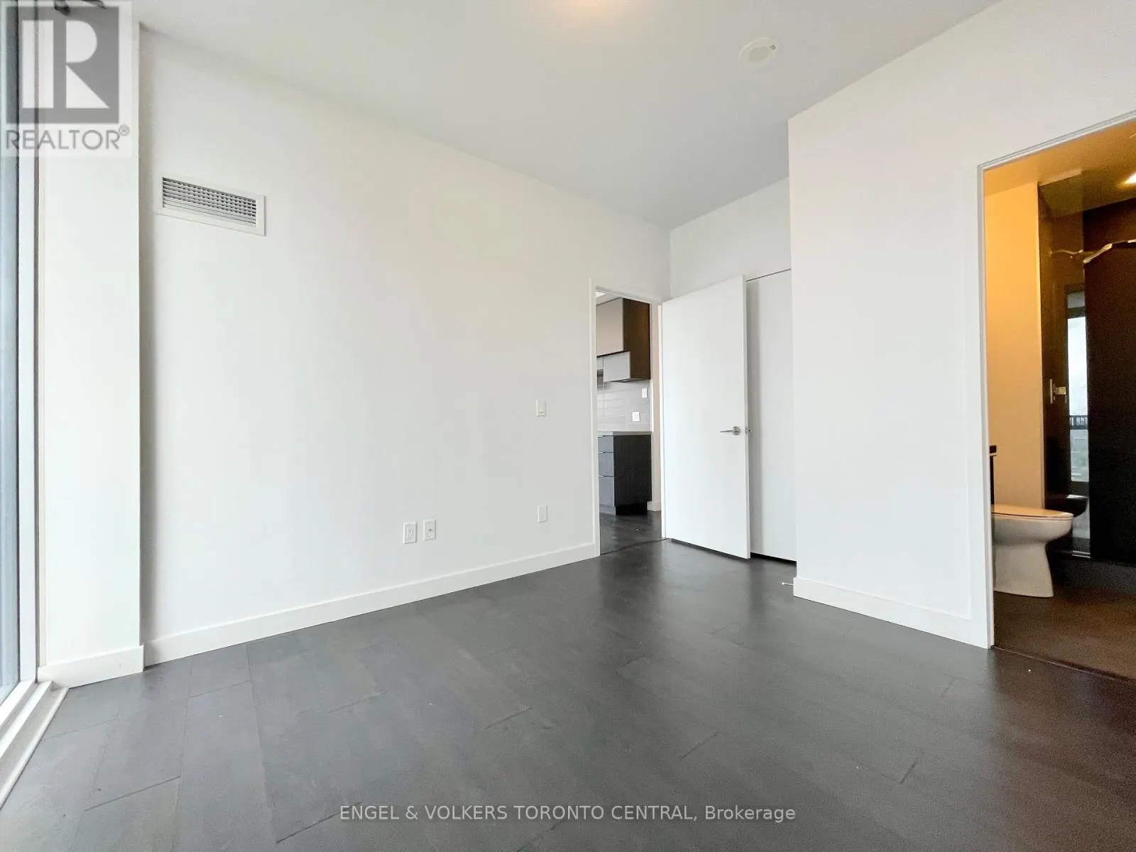 3002 - 8 EGLINTON AVENUE E