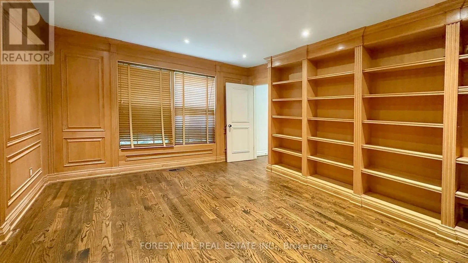 19 CHIEFTAIN CRESCENT