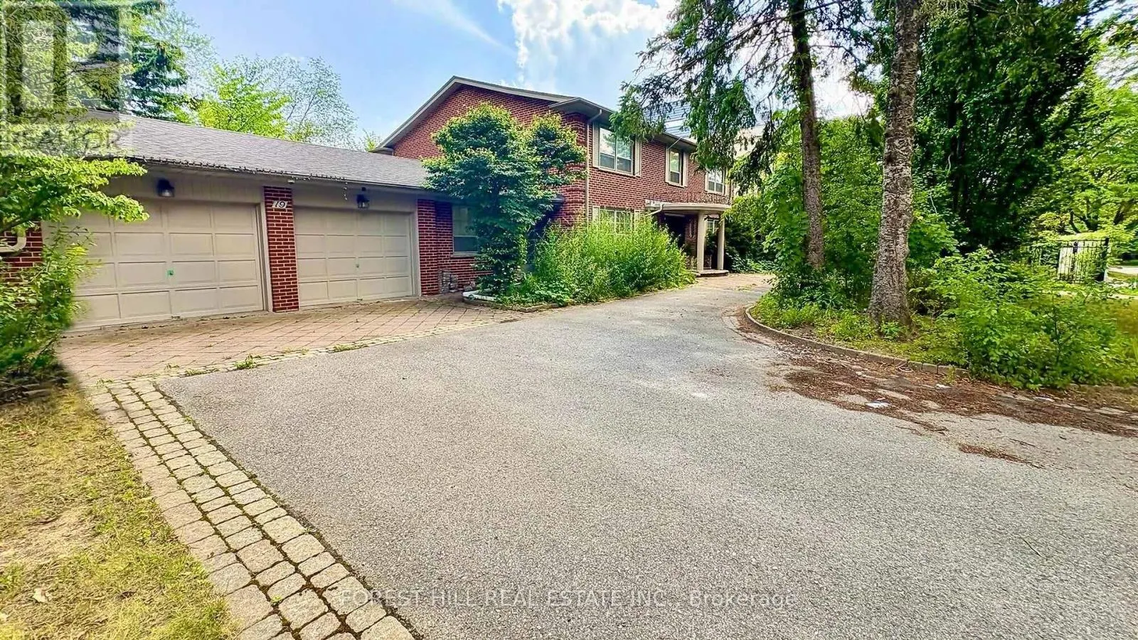 19 CHIEFTAIN CRESCENT