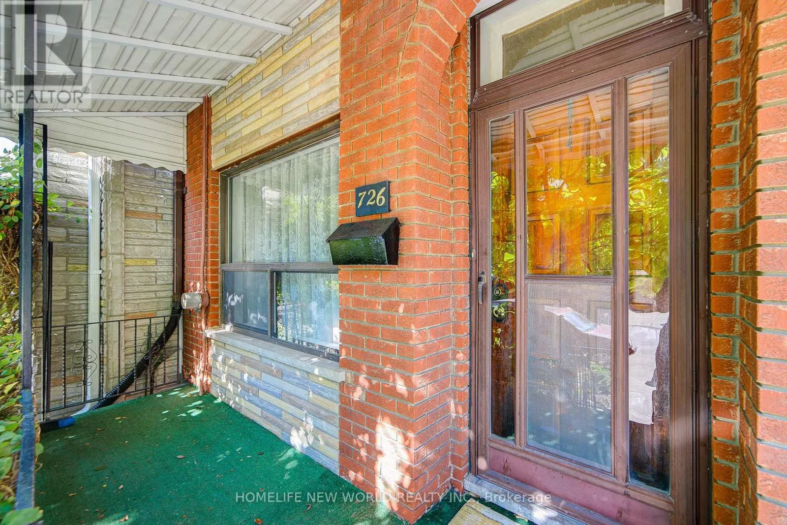 726 ADELAIDE STREET W