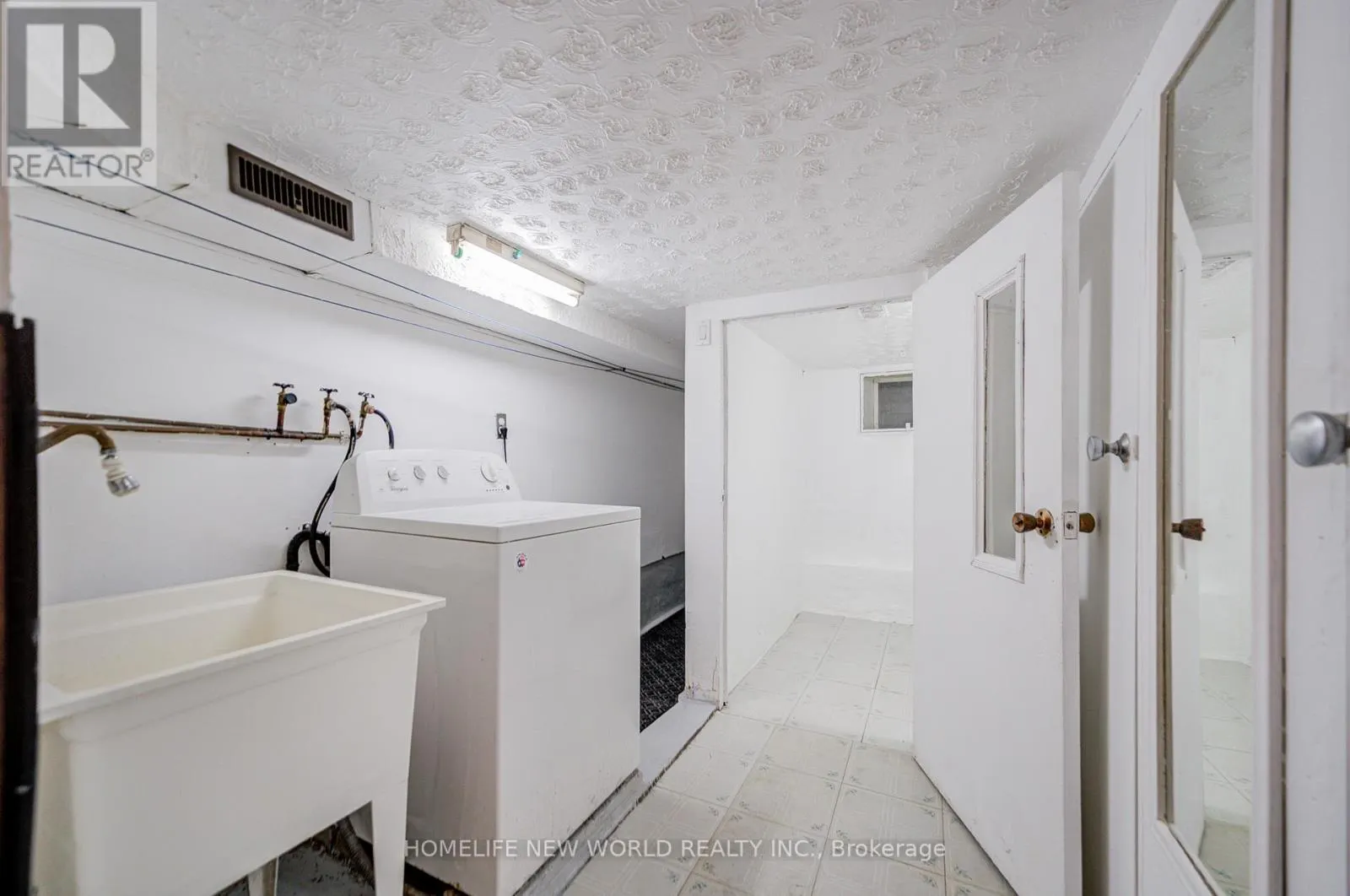 726 ADELAIDE STREET W
