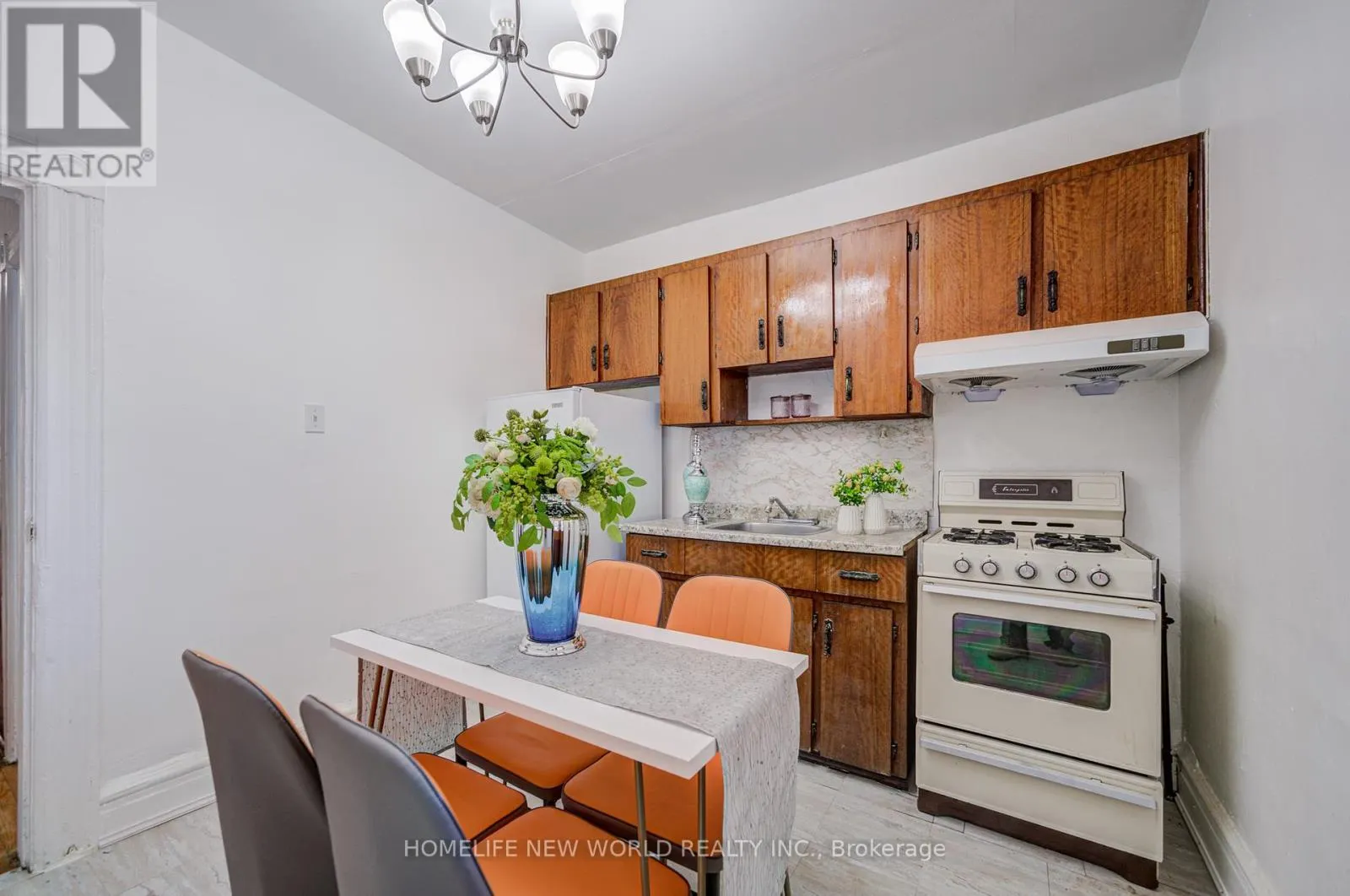 726 ADELAIDE STREET W