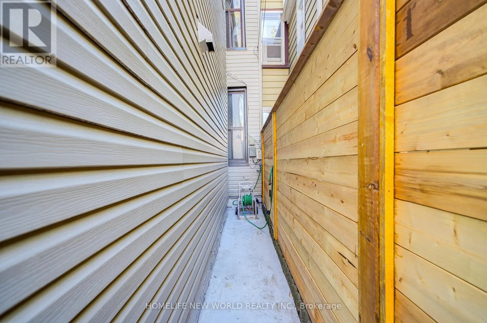 726 ADELAIDE STREET W