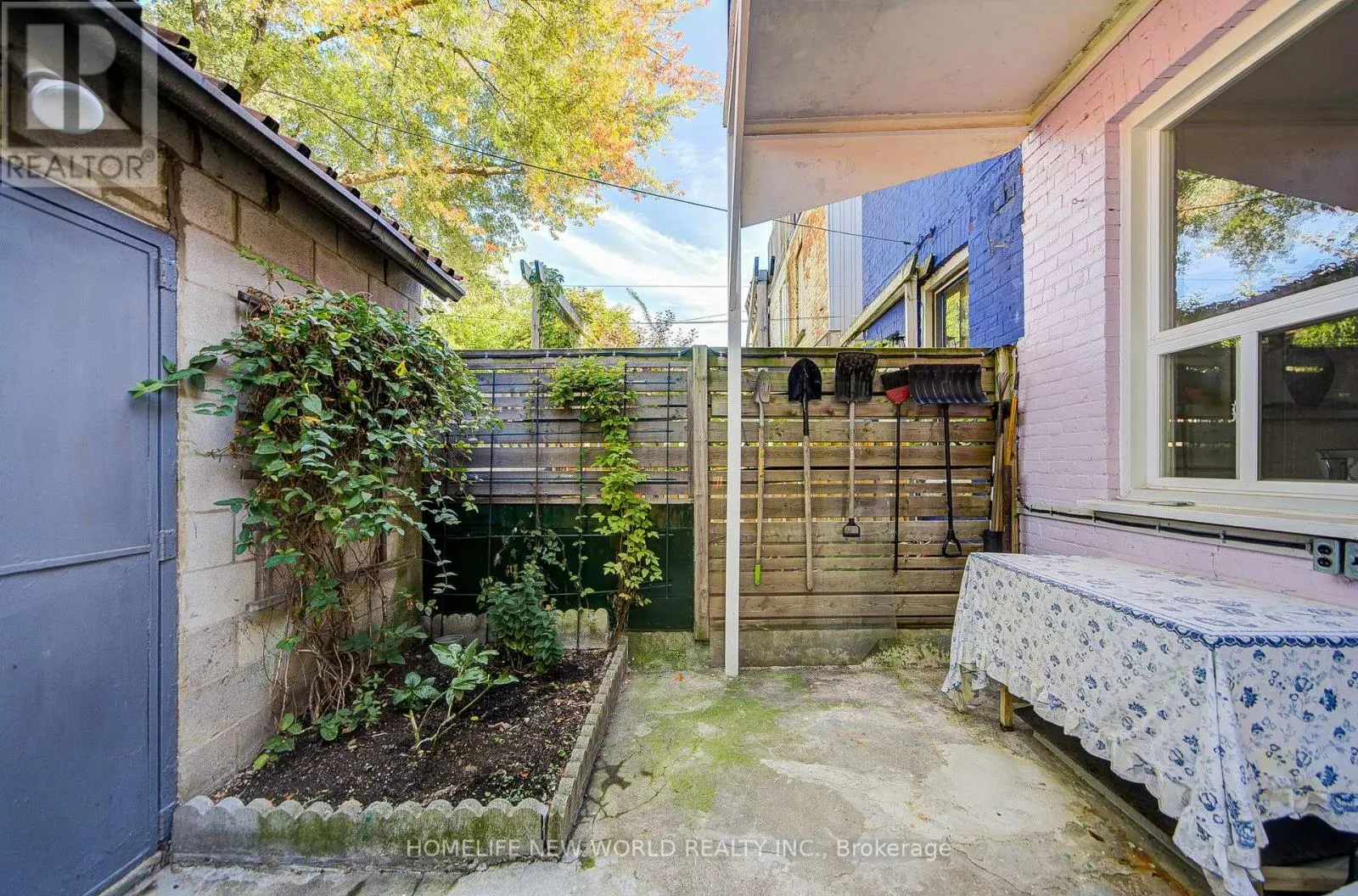 726 ADELAIDE STREET W