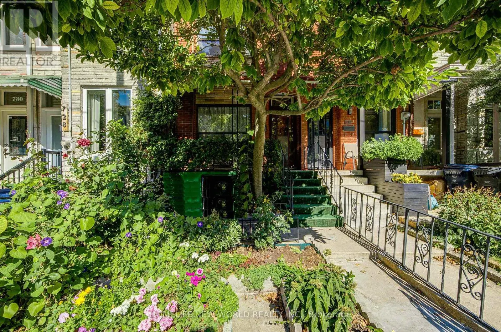 726 ADELAIDE STREET W