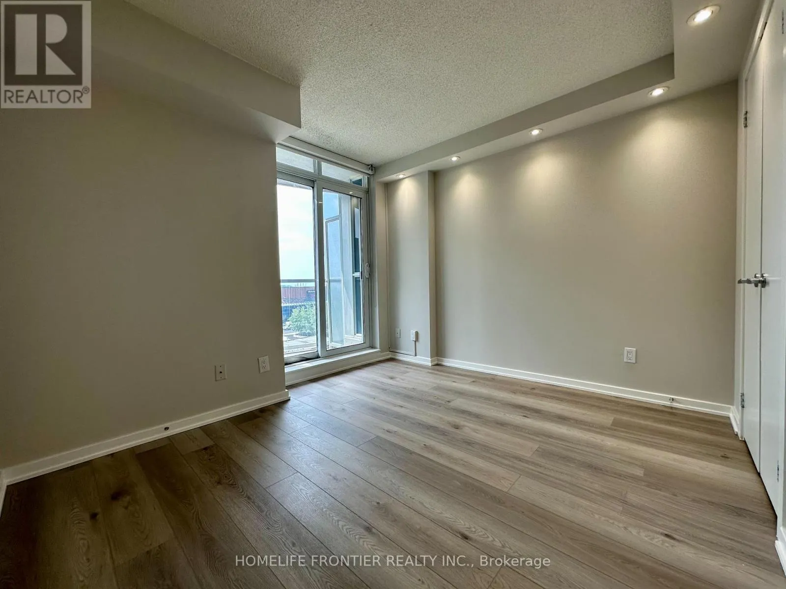 507 - 208 QUEENS QUAY W