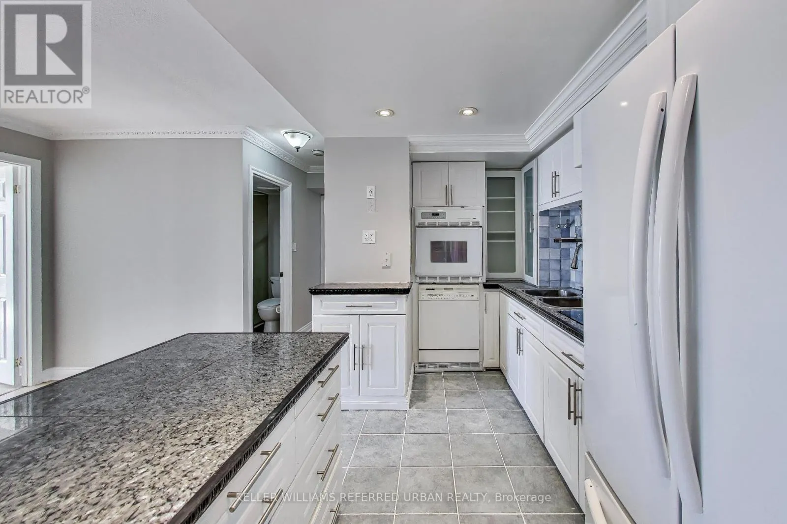 502 - 5 CONCORDE PLACE
