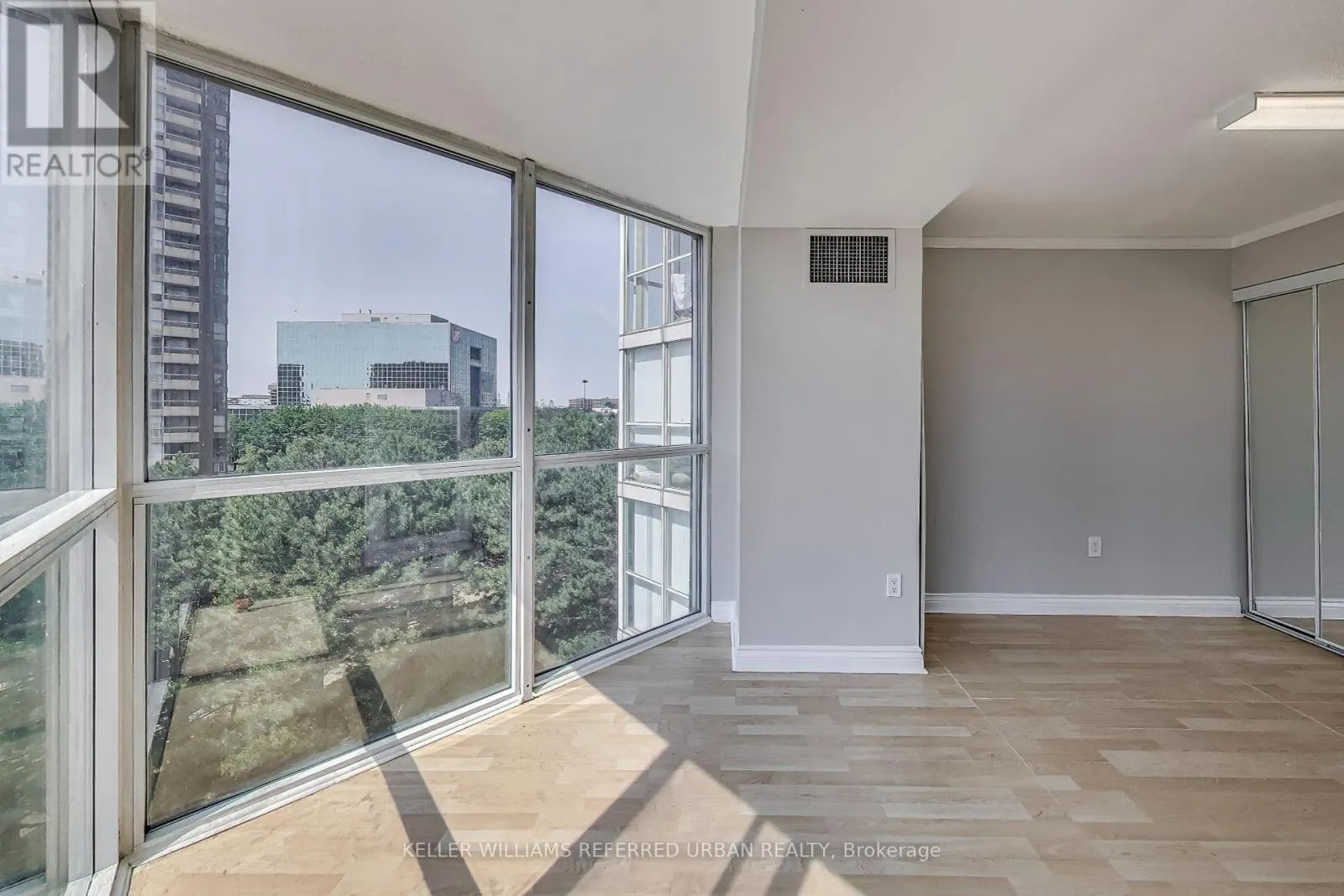 502 - 5 CONCORDE PLACE