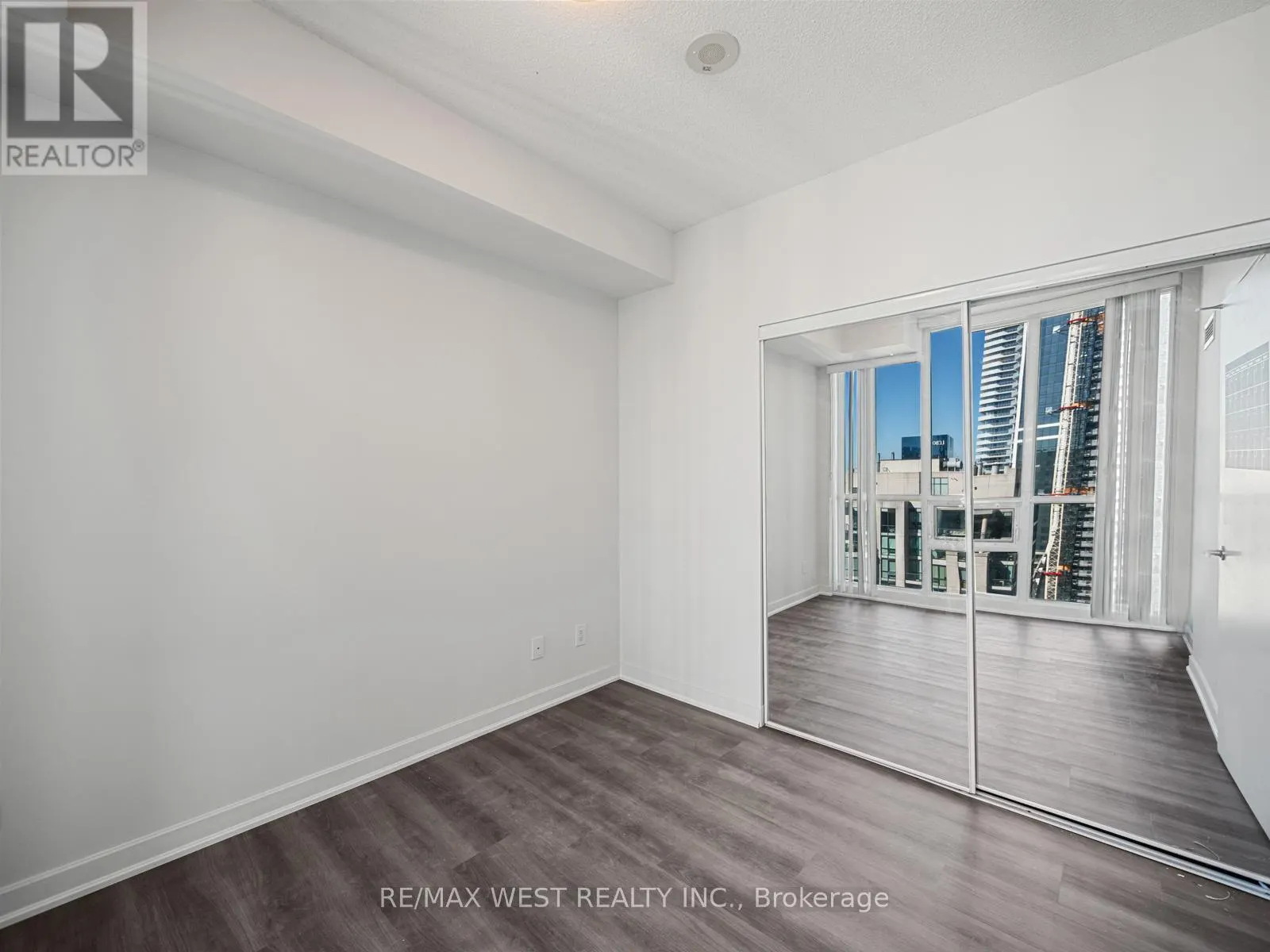 3104 - 33 BAY STREET