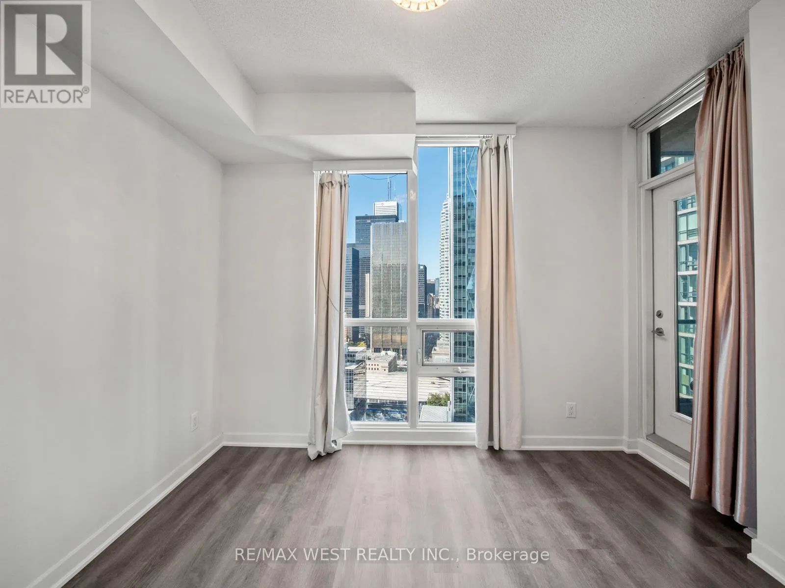 3104 - 33 BAY STREET