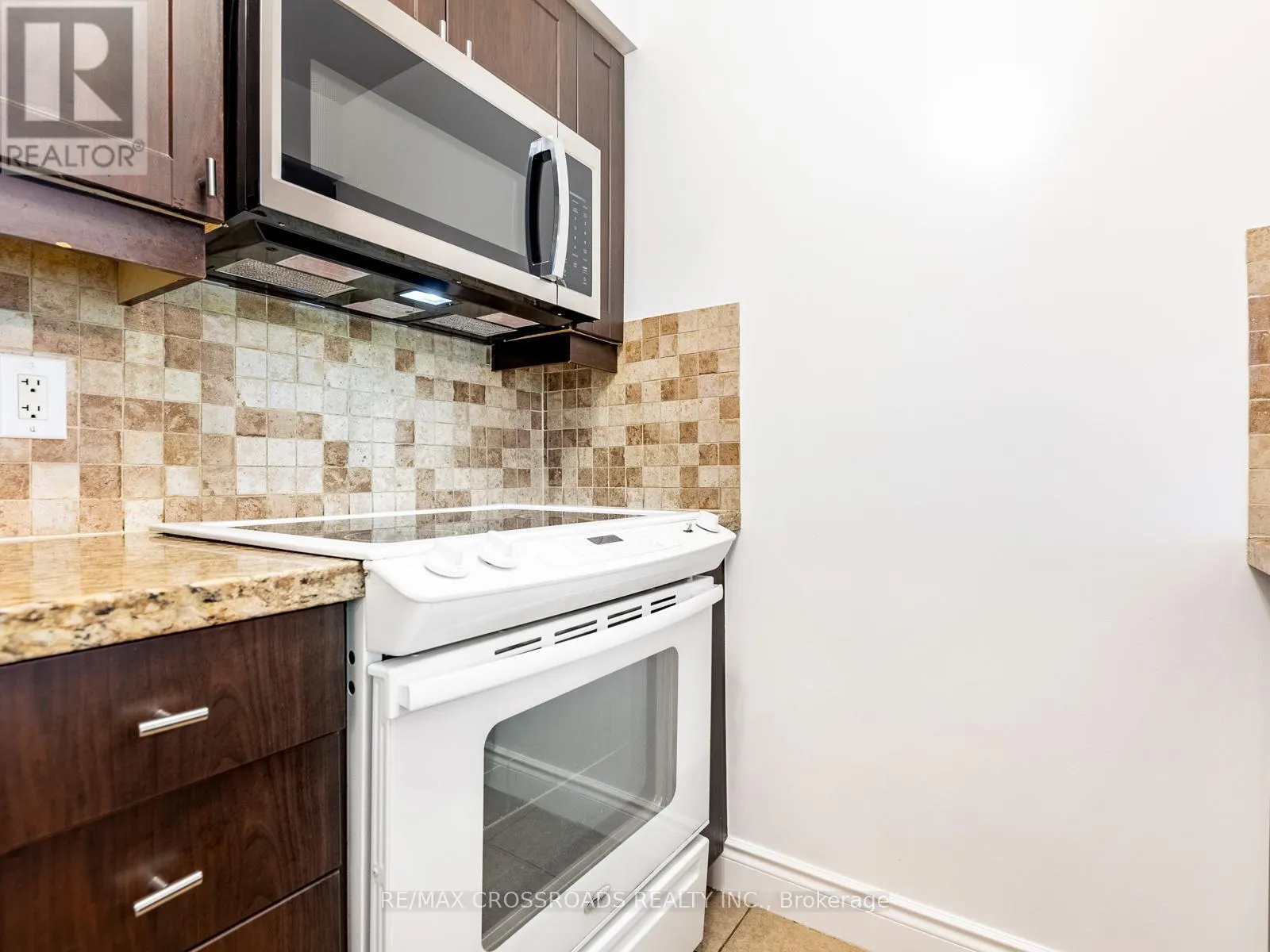 324 - 25 GREENVIEW AVENUE