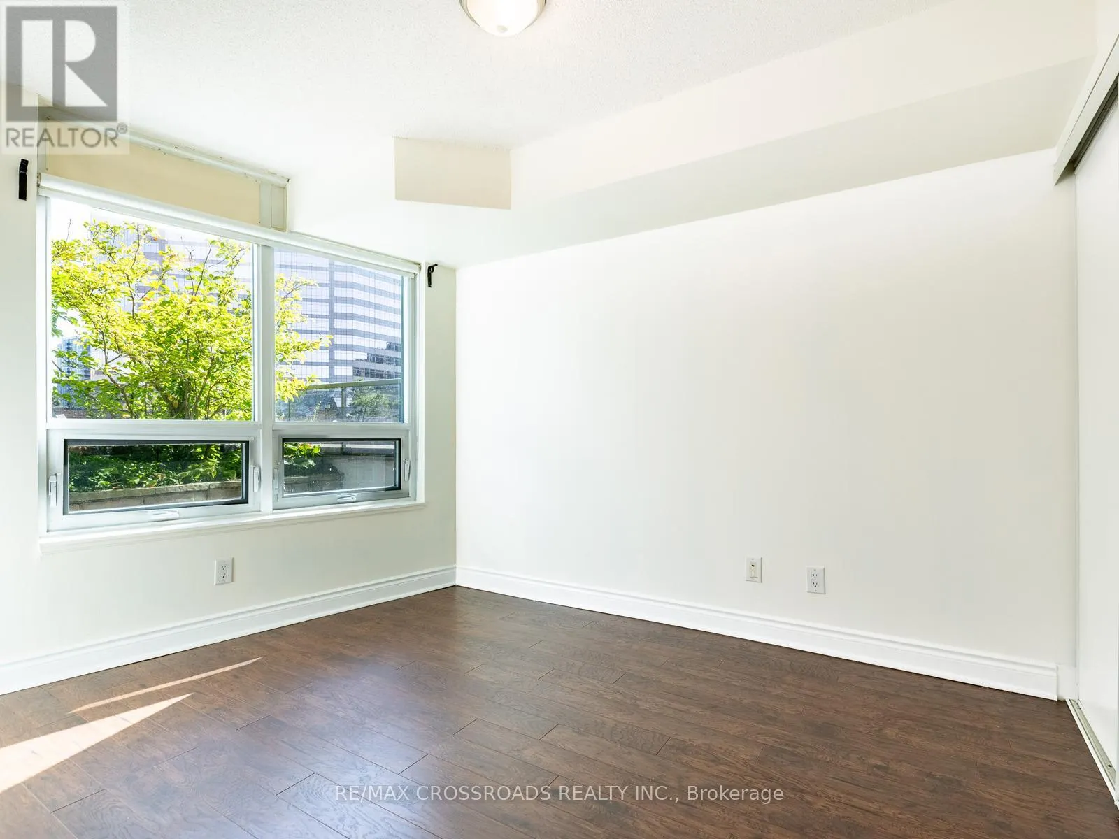 324 - 25 GREENVIEW AVENUE