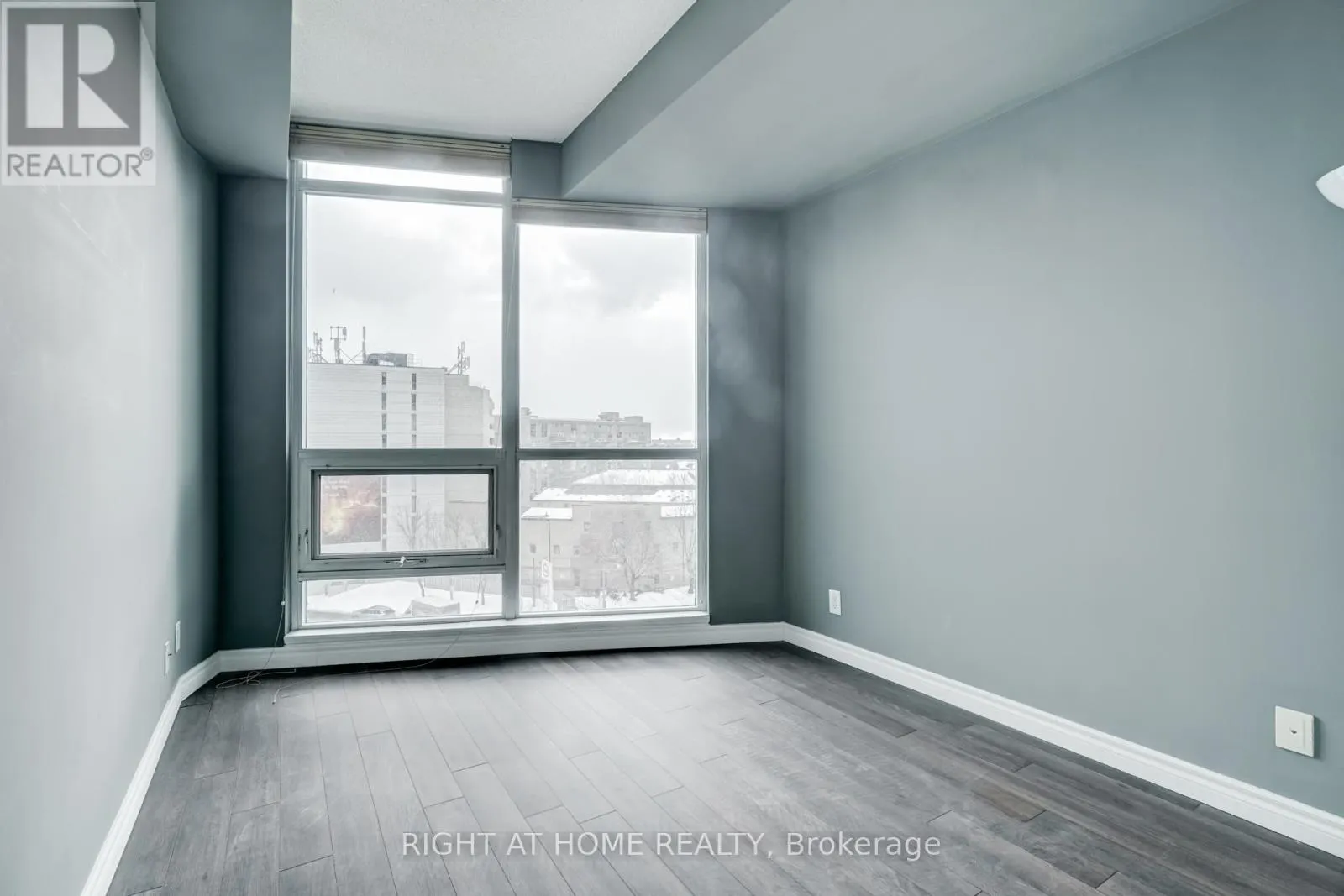 707 - 600 FLEET STREET