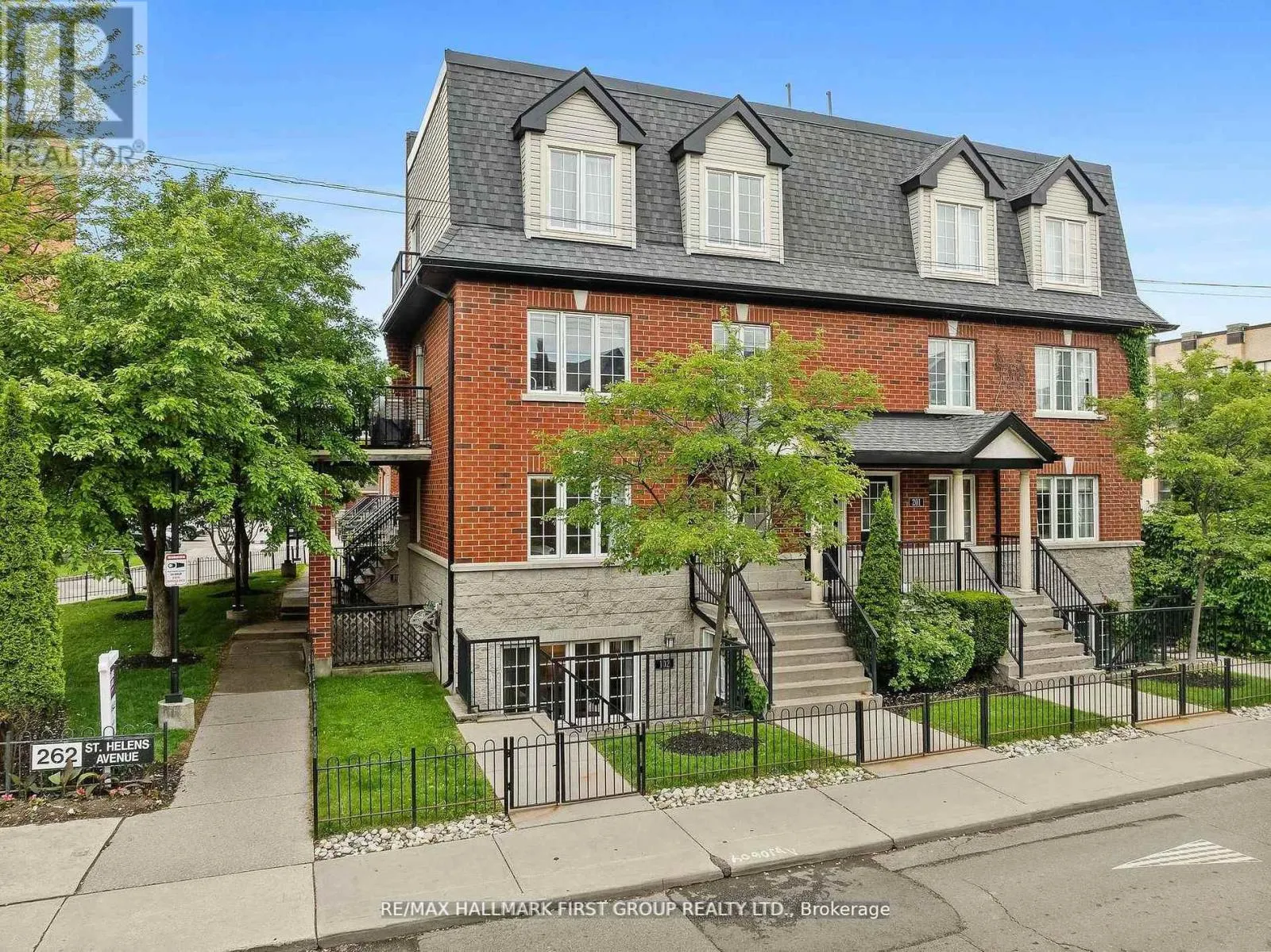 102 - 262 ST. HELENS AVENUE