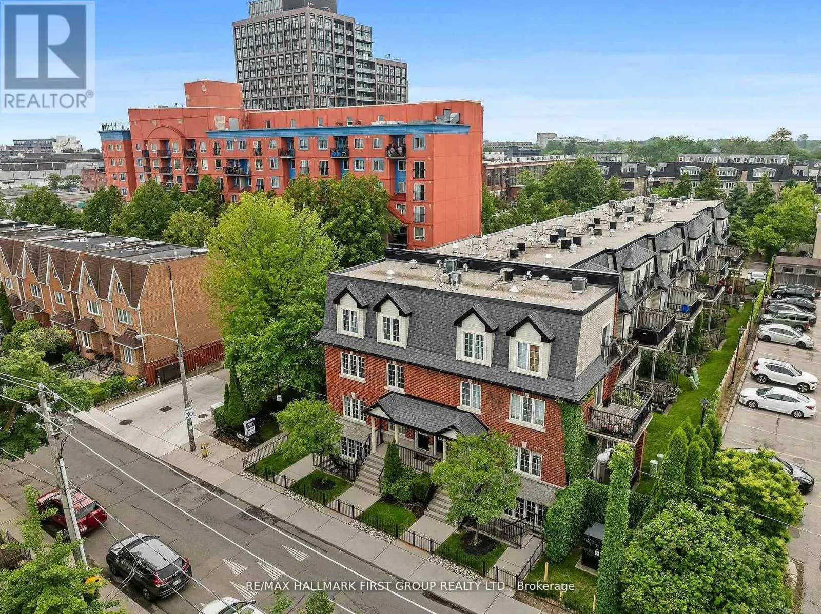 102 - 262 ST. HELENS AVENUE