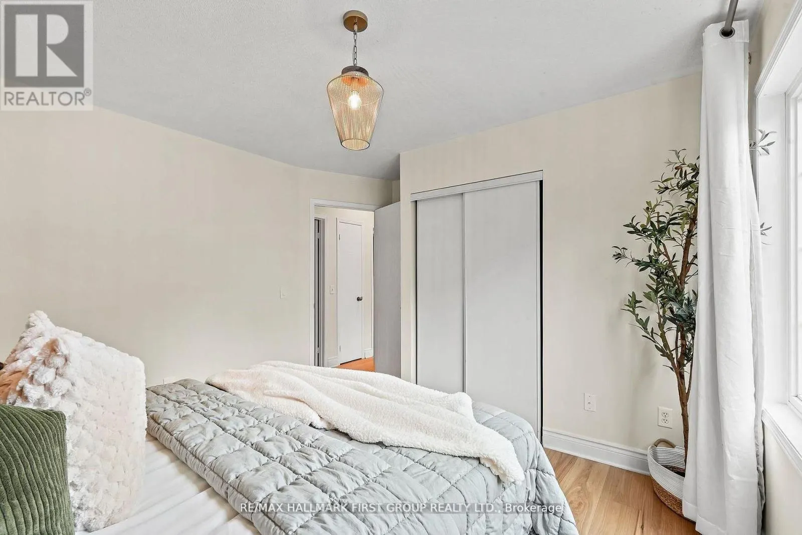 102 - 262 ST. HELENS AVENUE