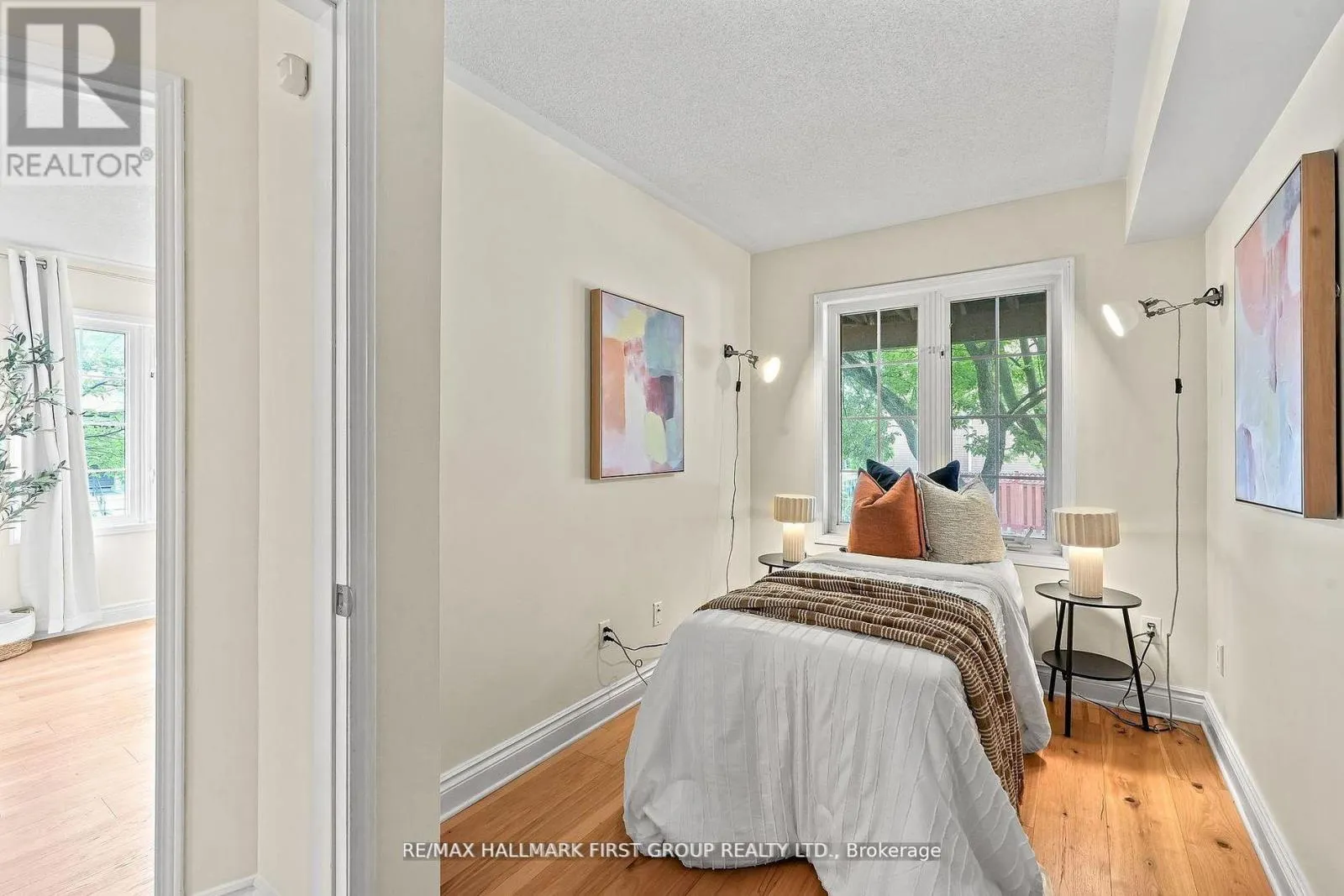 102 - 262 ST. HELENS AVENUE