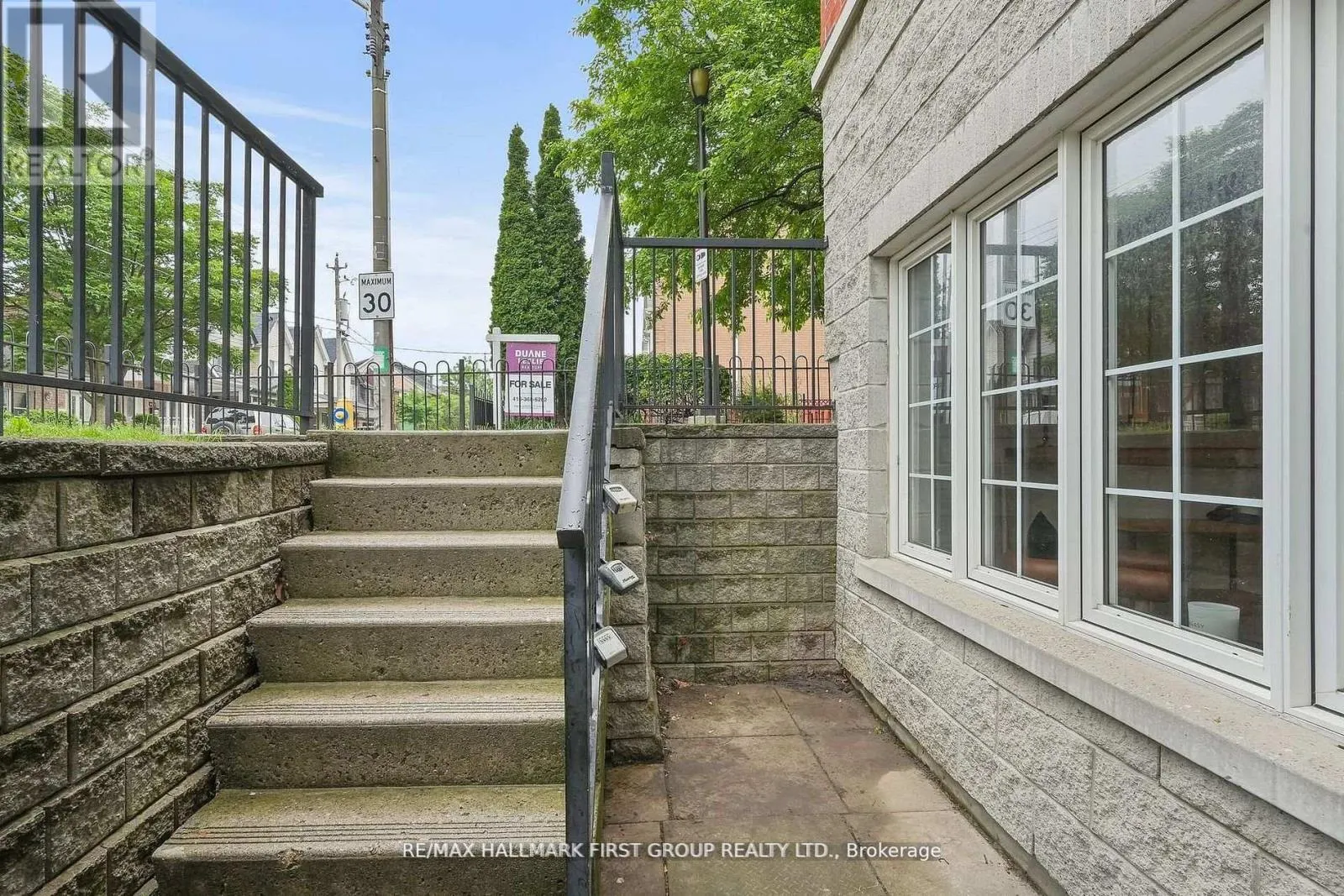 102 - 262 ST. HELENS AVENUE