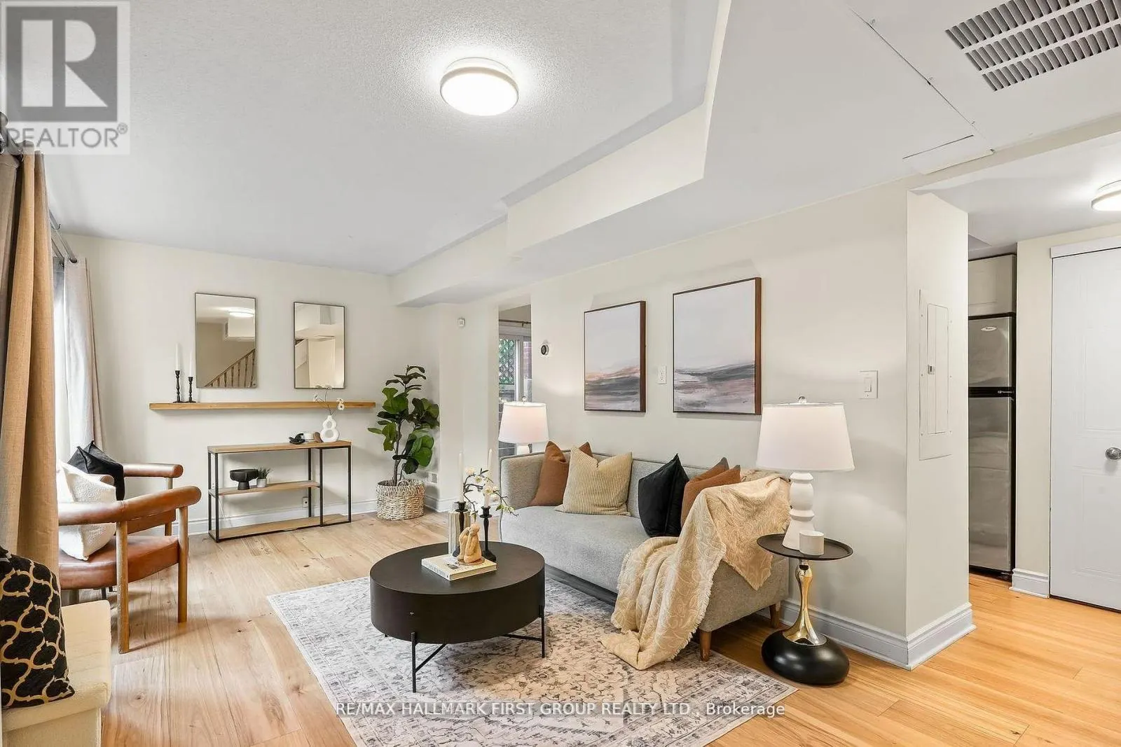 102 - 262 ST. HELENS AVENUE