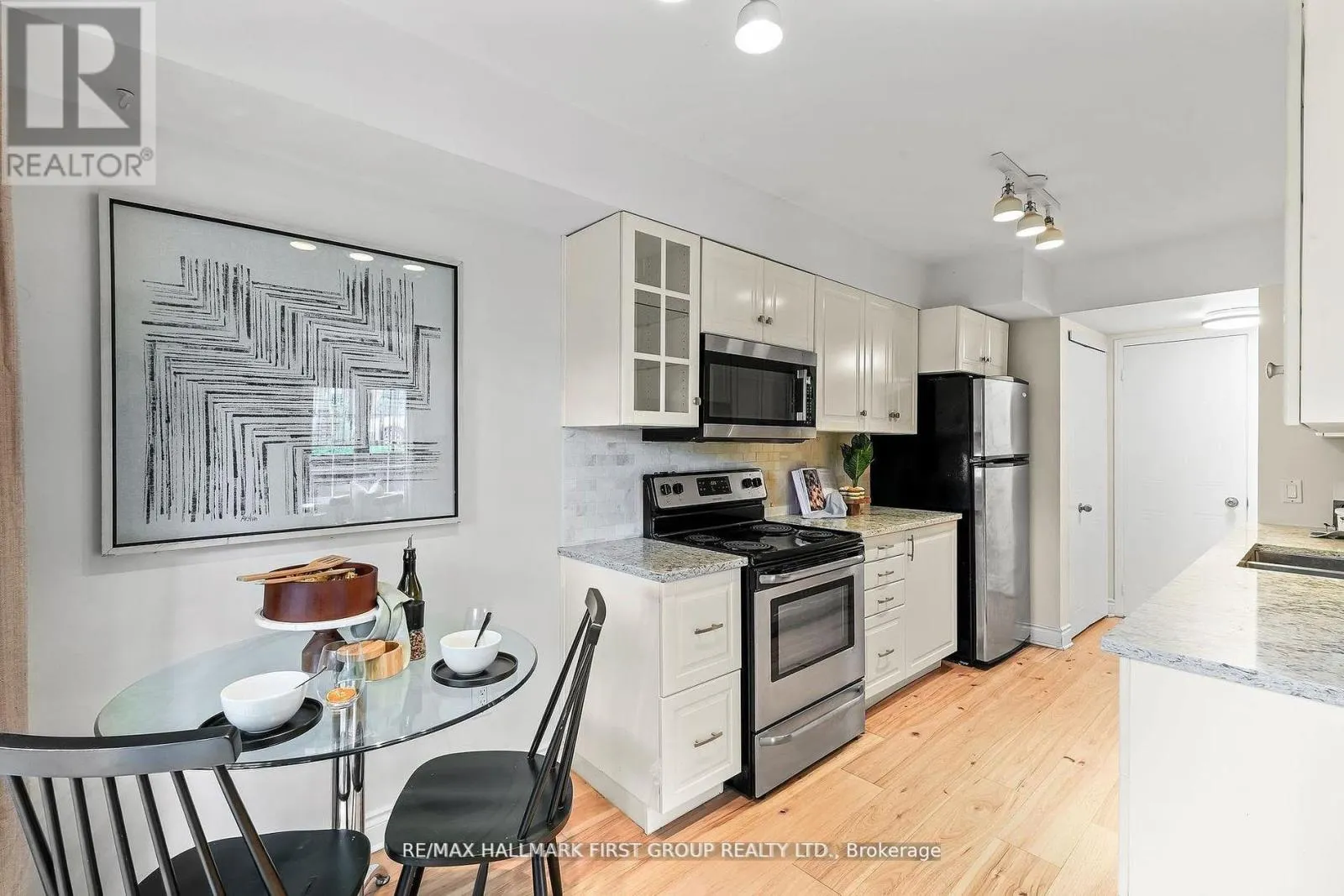 102 - 262 ST. HELENS AVENUE