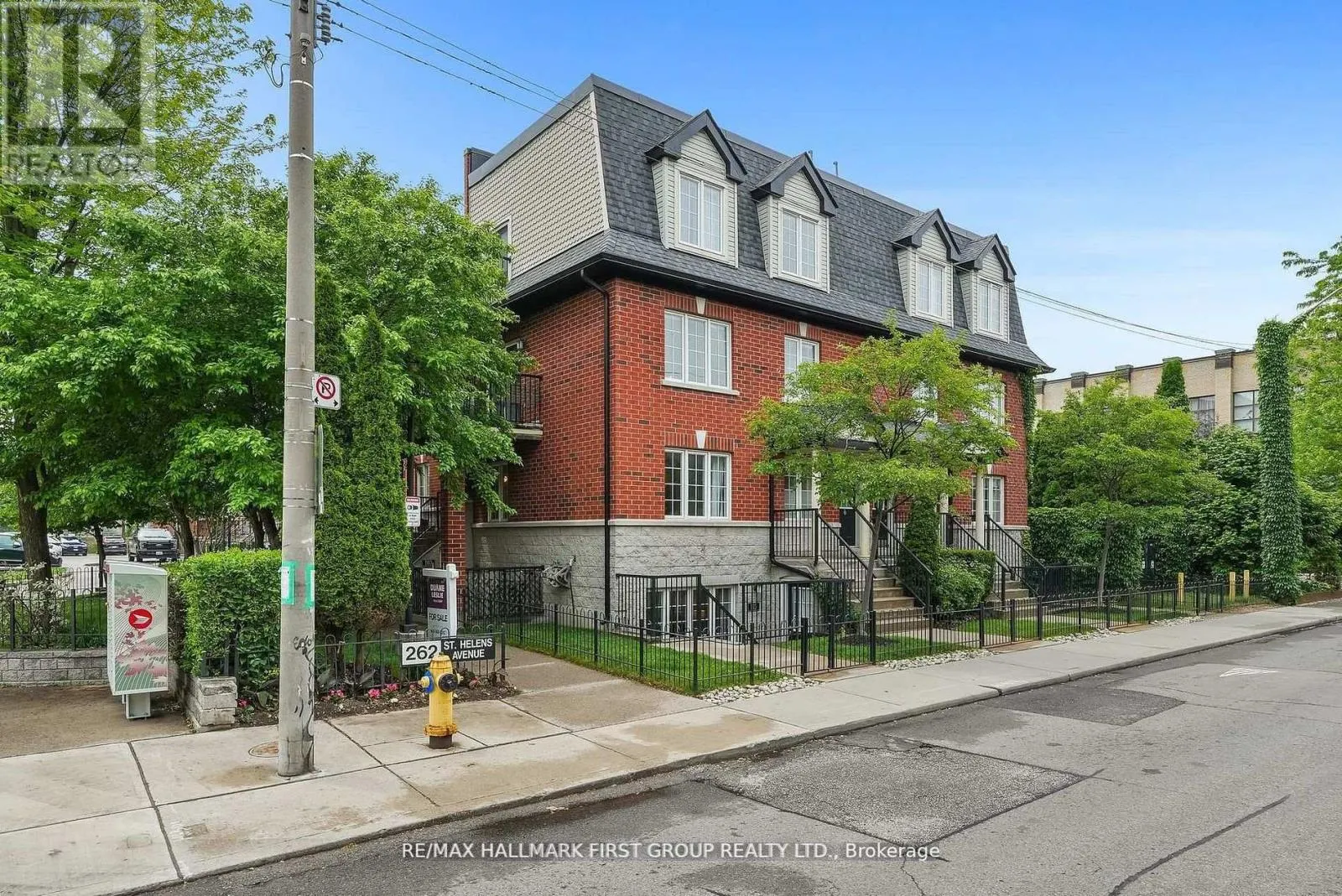 102 - 262 ST. HELENS AVENUE