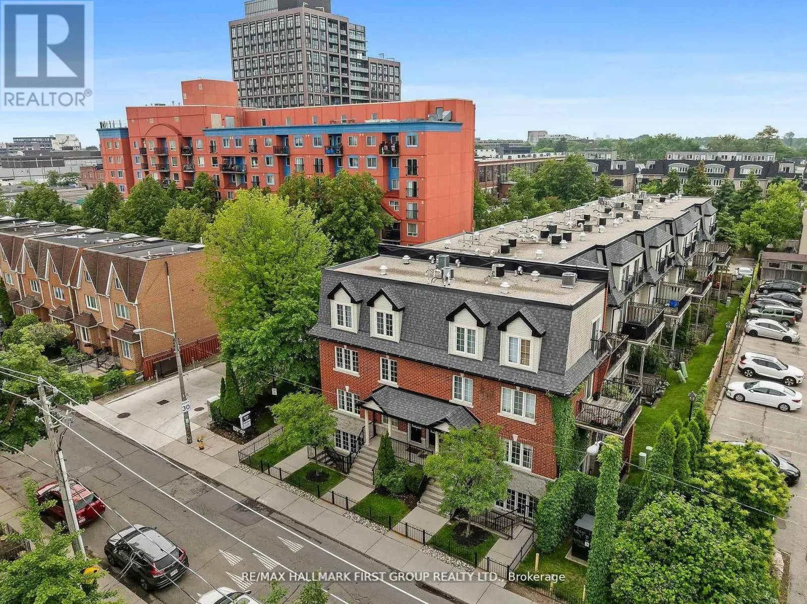 102 - 262 ST. HELENS AVENUE