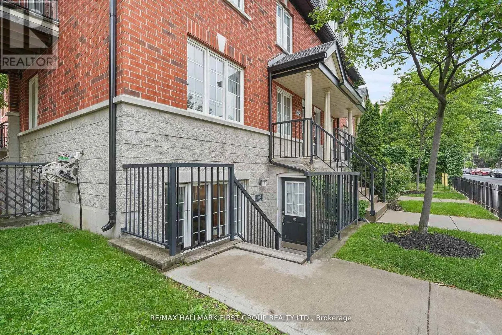 102 - 262 ST. HELENS AVENUE