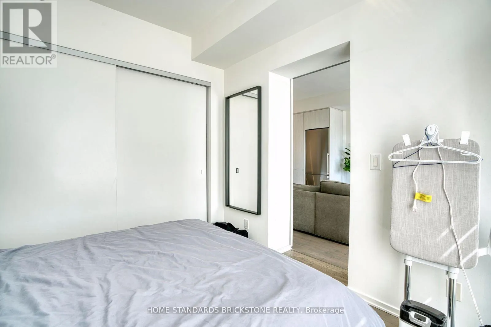 1306 - 1 BLOOR STREET E