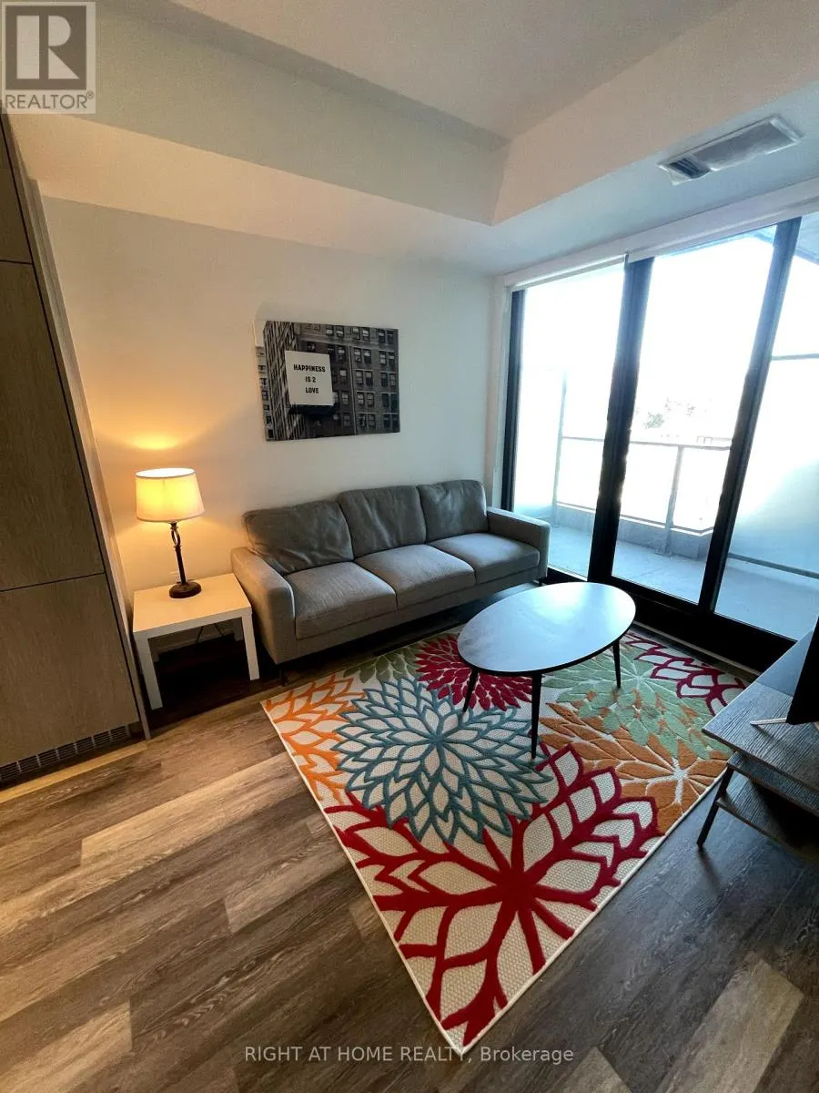 426 - 250 LAWRENCE AVENUE W