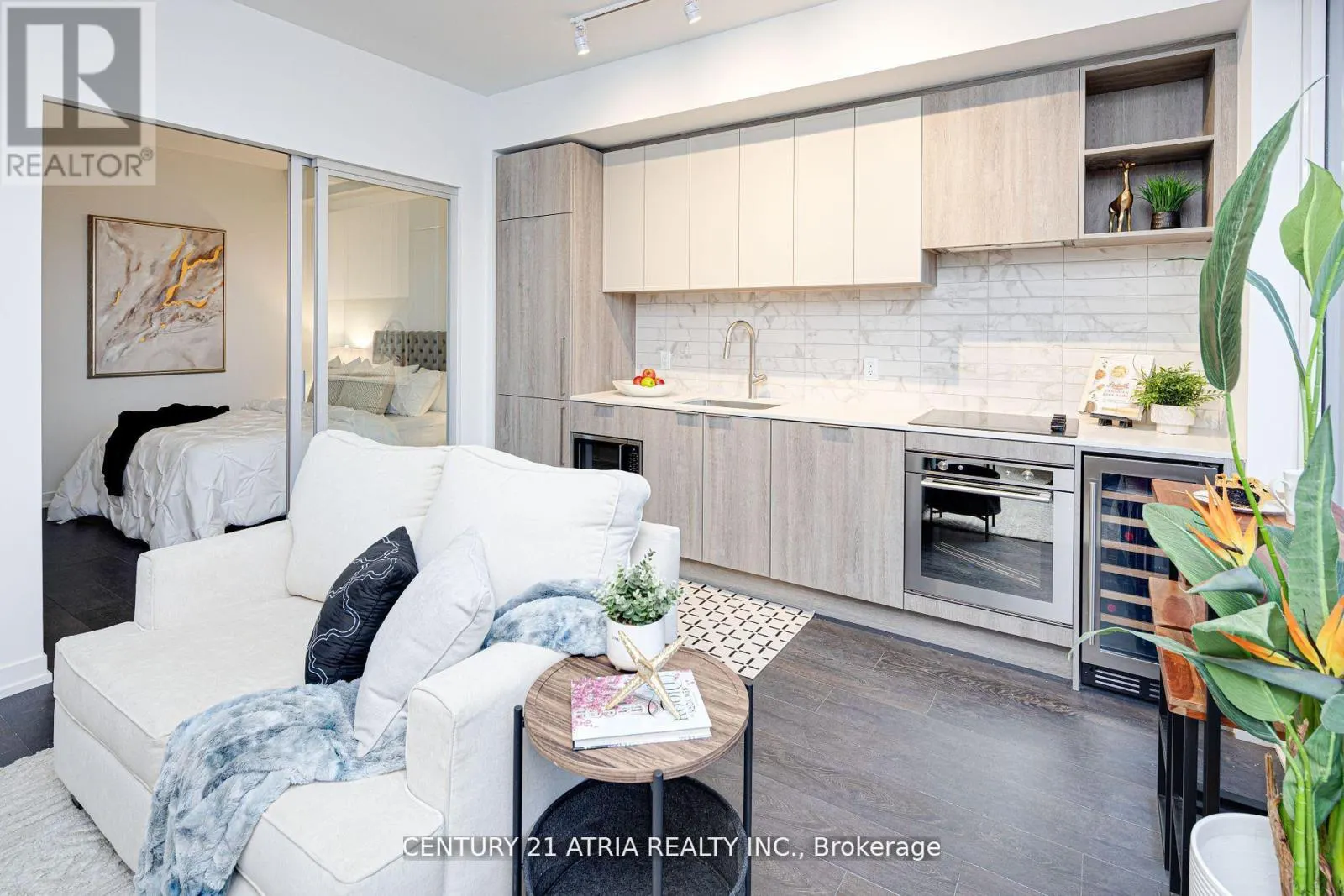 1810 - 2020 BATHURST STREET