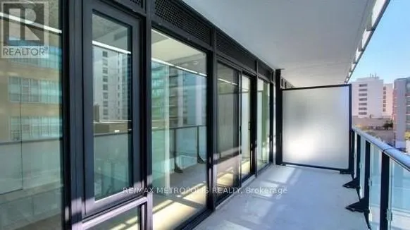 301 - 185 ROEHAMPTON AVENUE