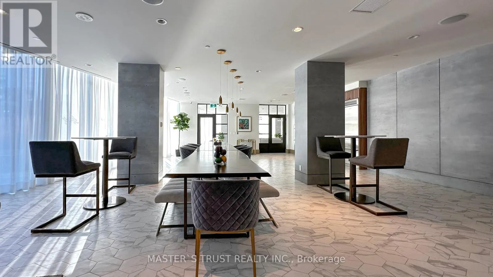 218 - 60 SHUTER STREET