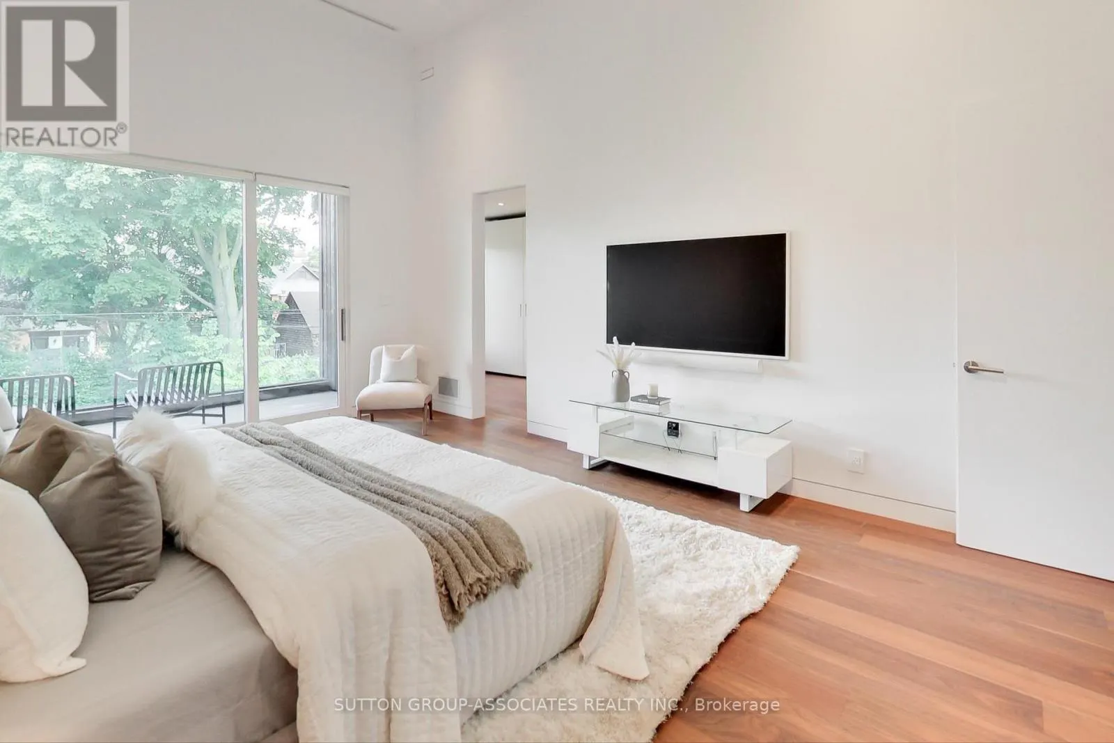 83 PINEWOOD AVENUE