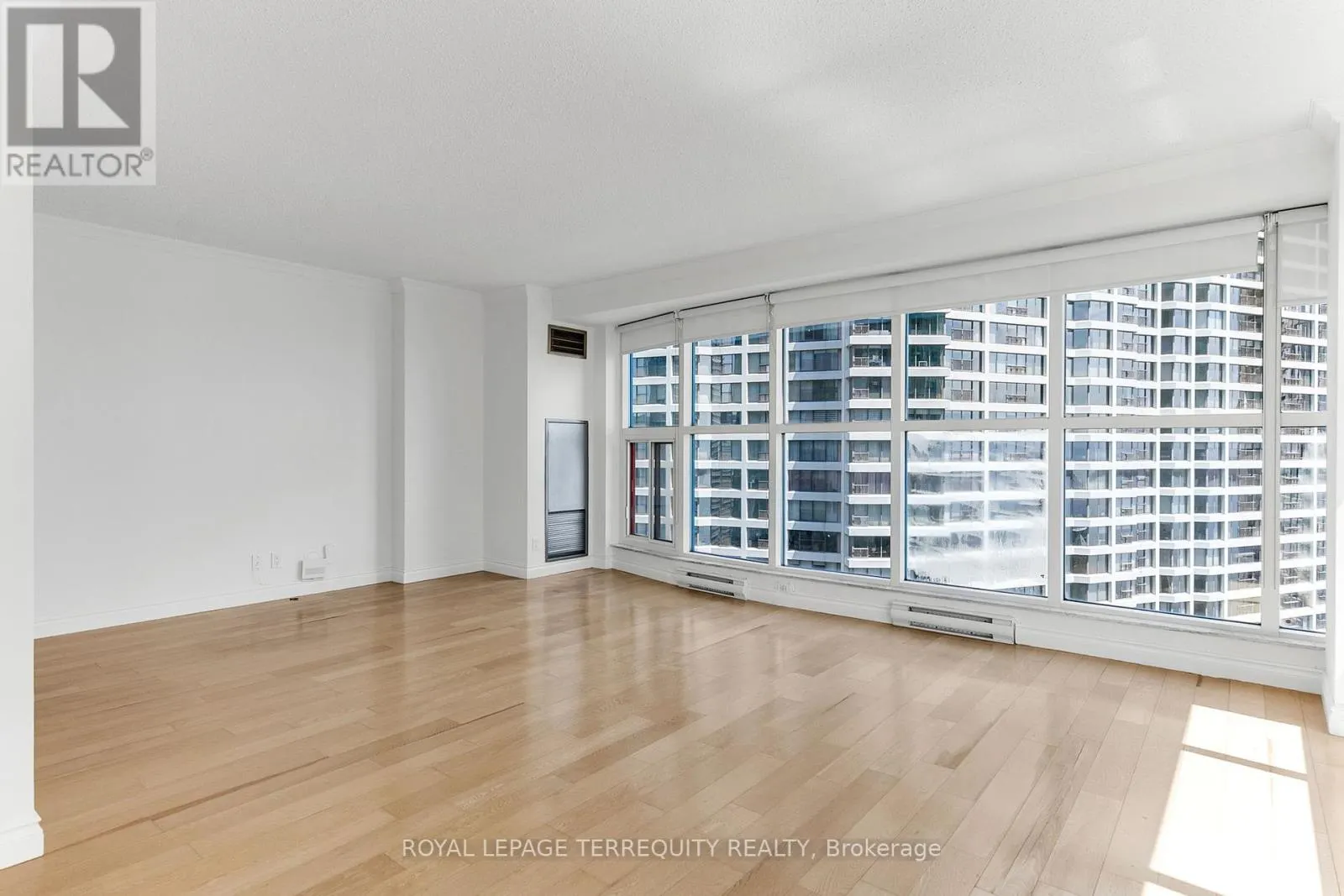 2707 - 77 HARBOUR SQUARE