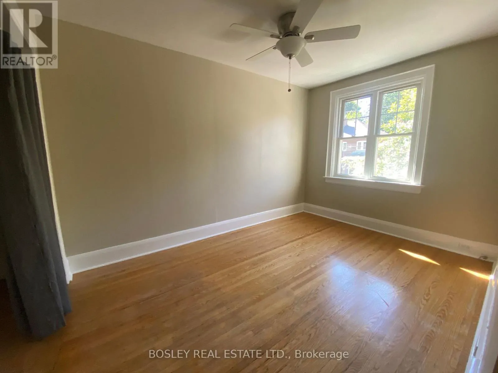 #2 (UPPER) - 33 LORINDALE AVENUE