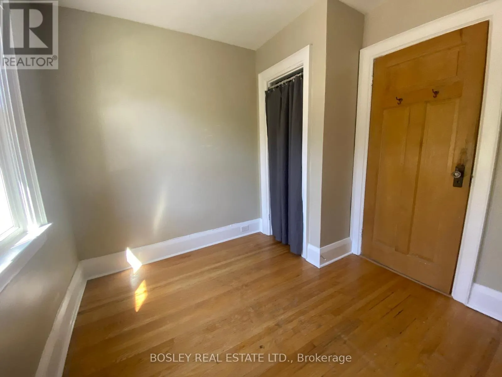 #2 (UPPER) - 33 LORINDALE AVENUE