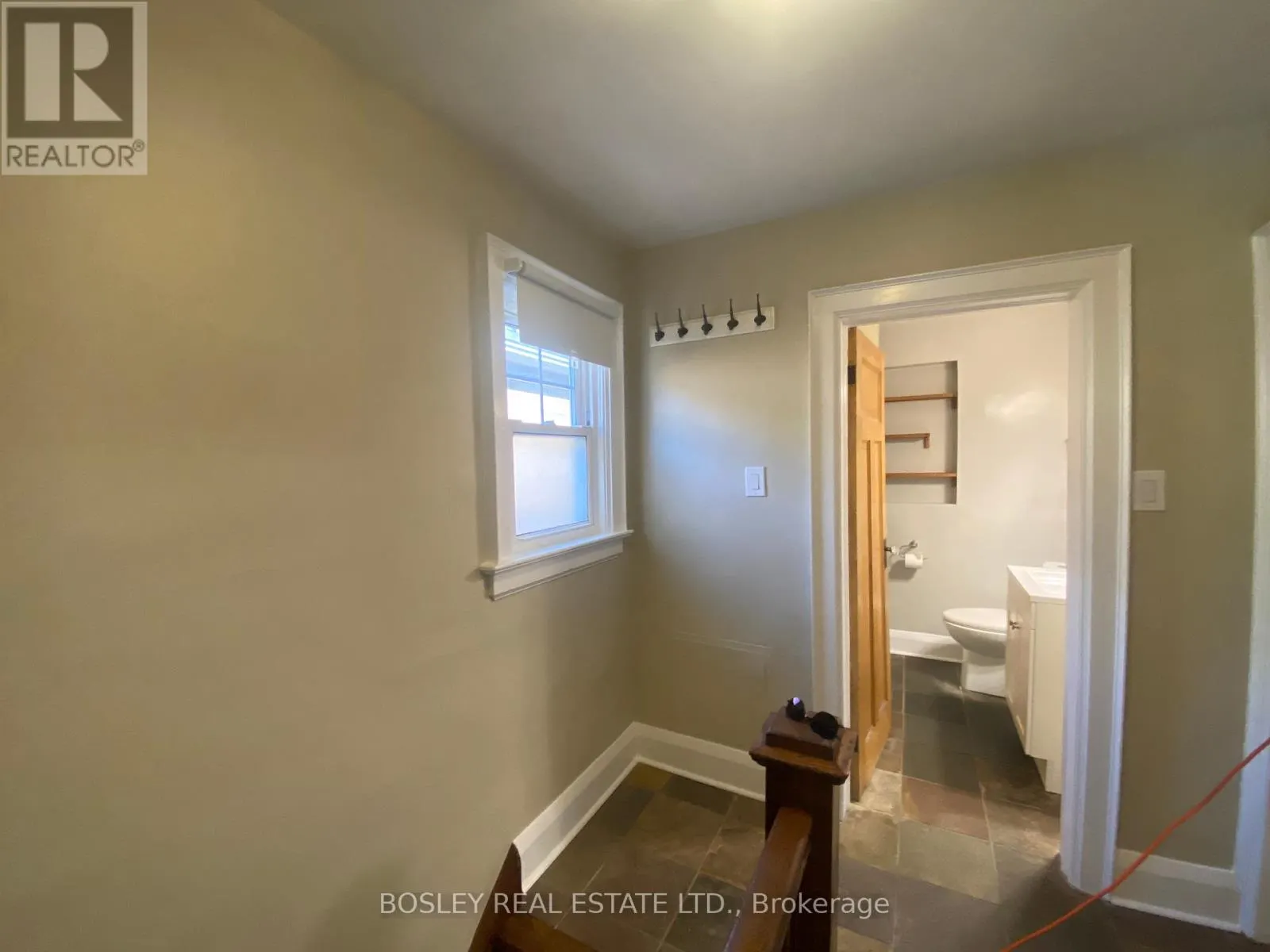 #2 (UPPER) - 33 LORINDALE AVENUE