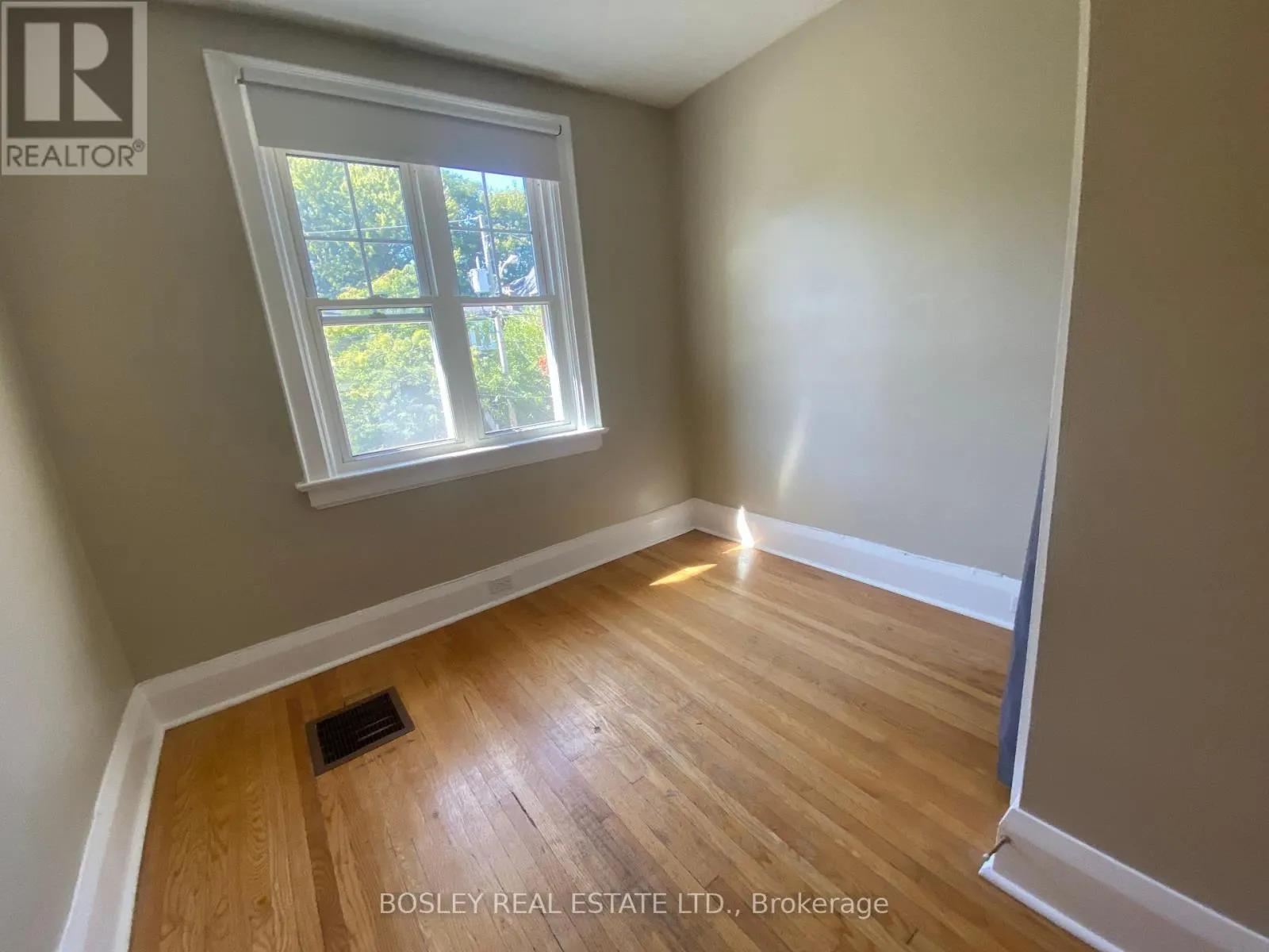 #2 (UPPER) - 33 LORINDALE AVENUE
