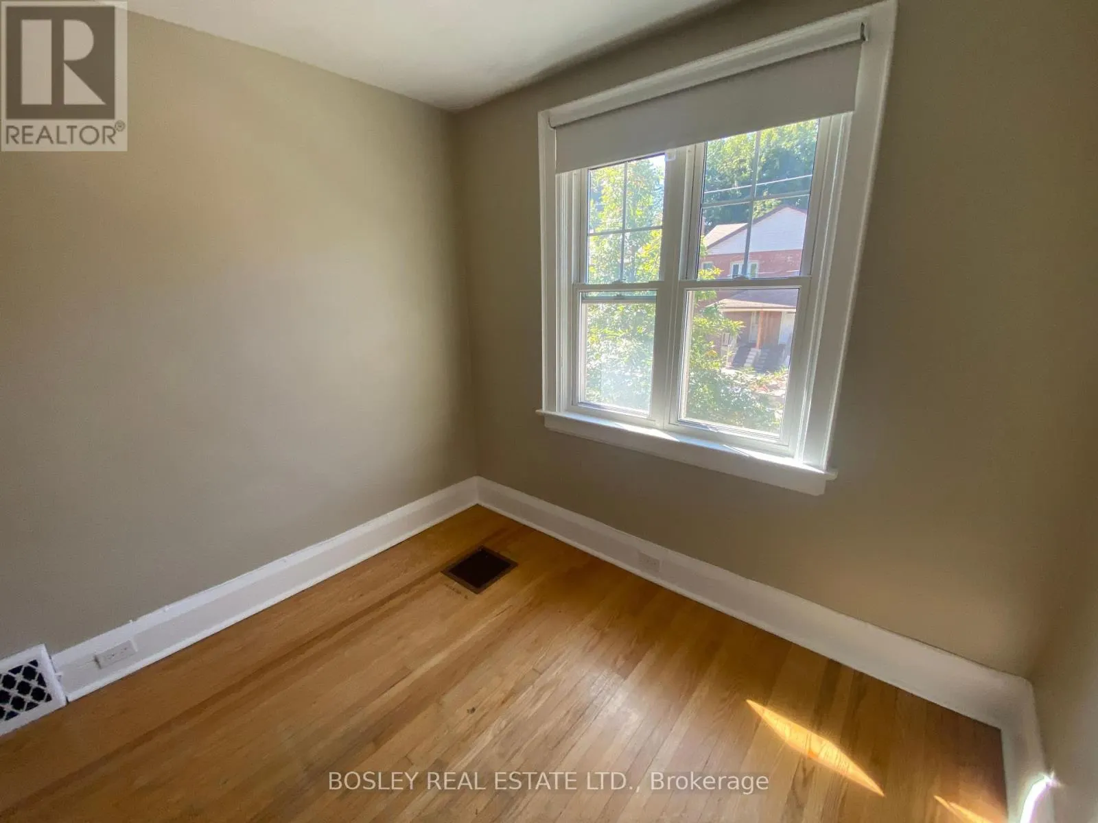 #2 (UPPER) - 33 LORINDALE AVENUE