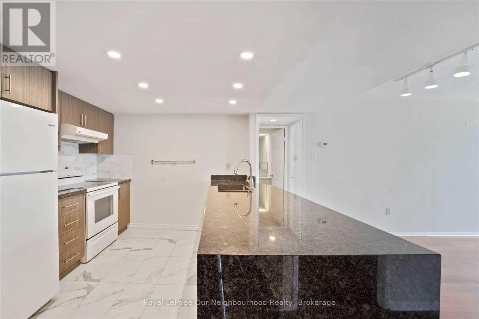 809 - 701 KING STREET W, #809
